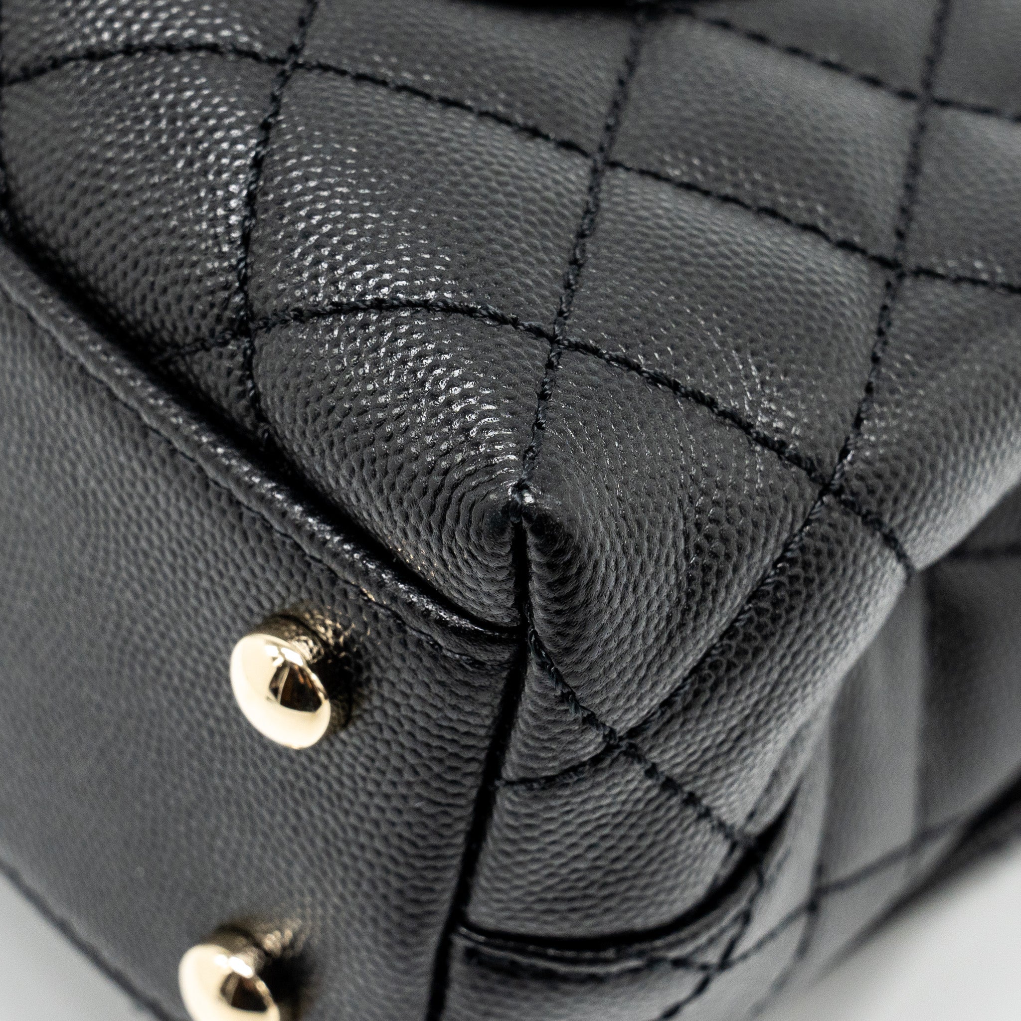 CHANEL SMALL COCO HANDLE CAVIAR BLACK LGHW (MICROCHIP)