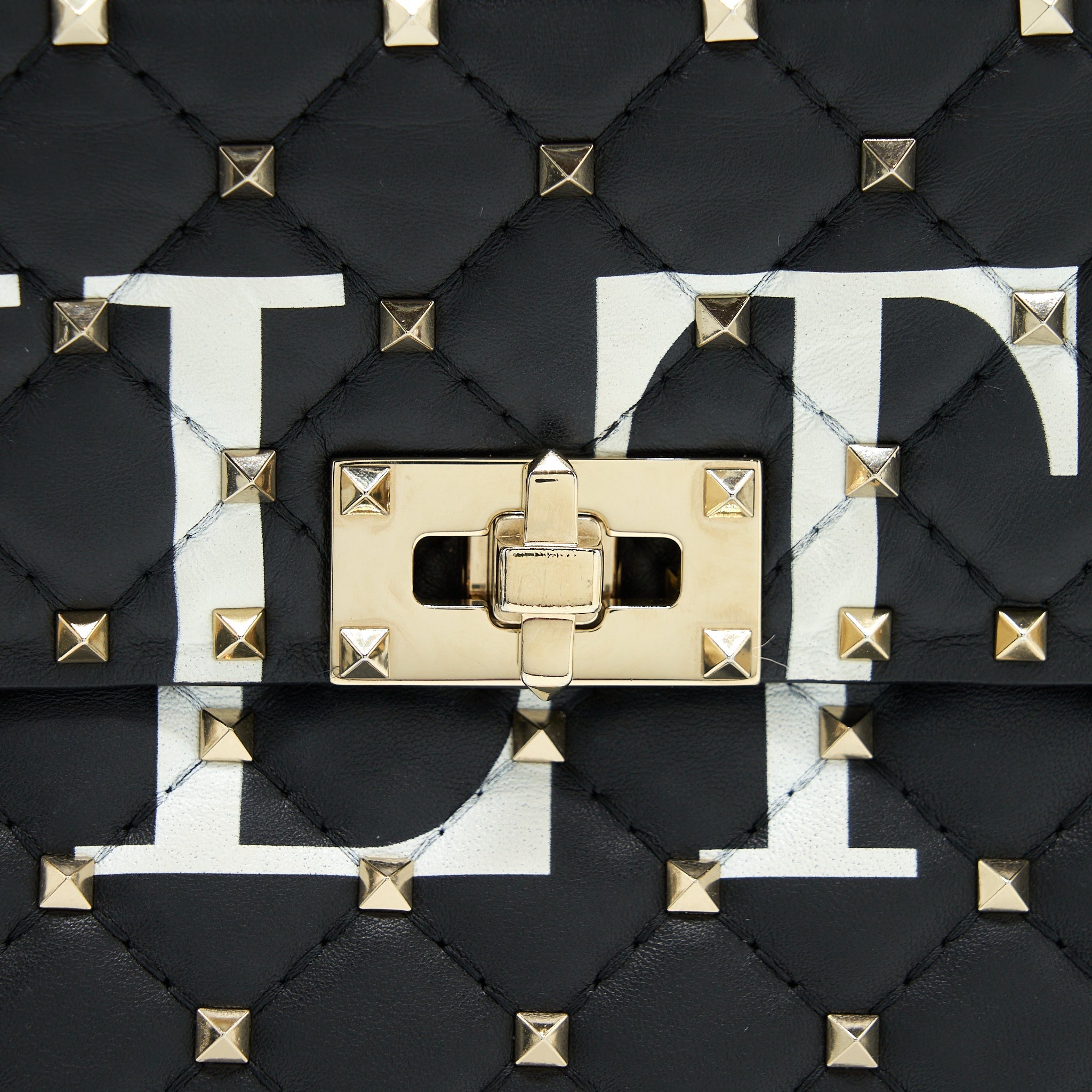 VALENTINO GARAVANI MEDIUM ROCKSTUD SPIKE SHOULDER BLACK LETTER PRINT LGHW