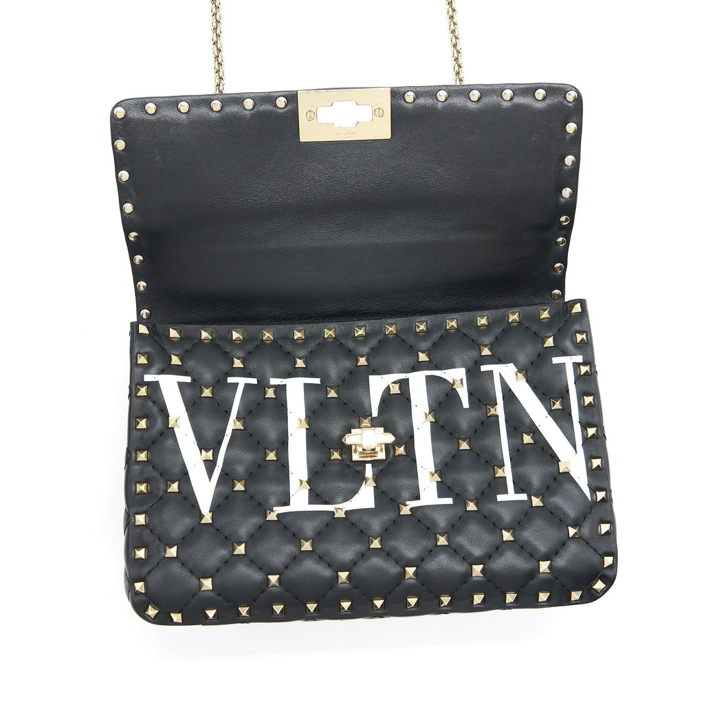 VALENTINO GARAVANI MEDIUM ROCKSTUD SPIKE SHOULDER BLACK LETTER PRINT LGHW