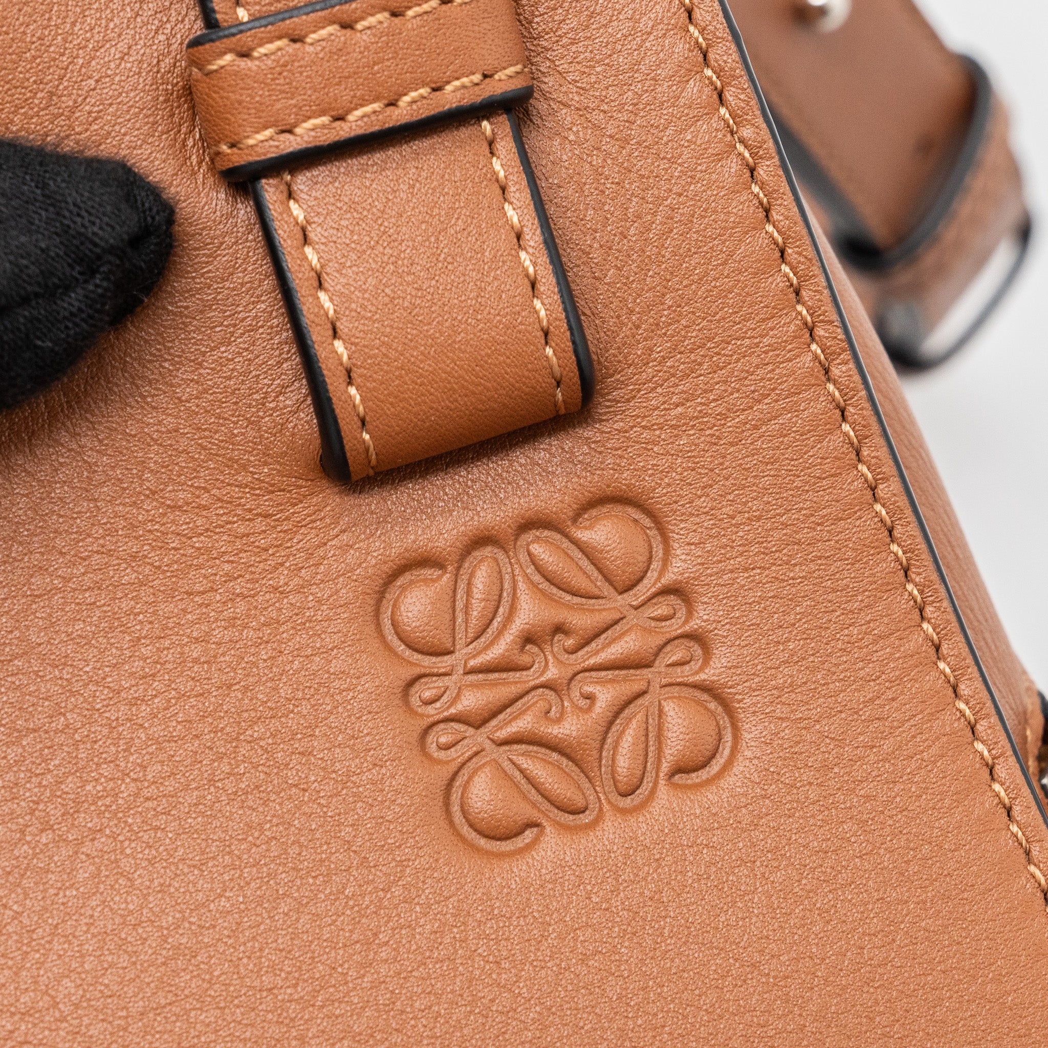 LOEWE SMALL HAMMOCK BAG CALFSKIN CARAMEL SHW