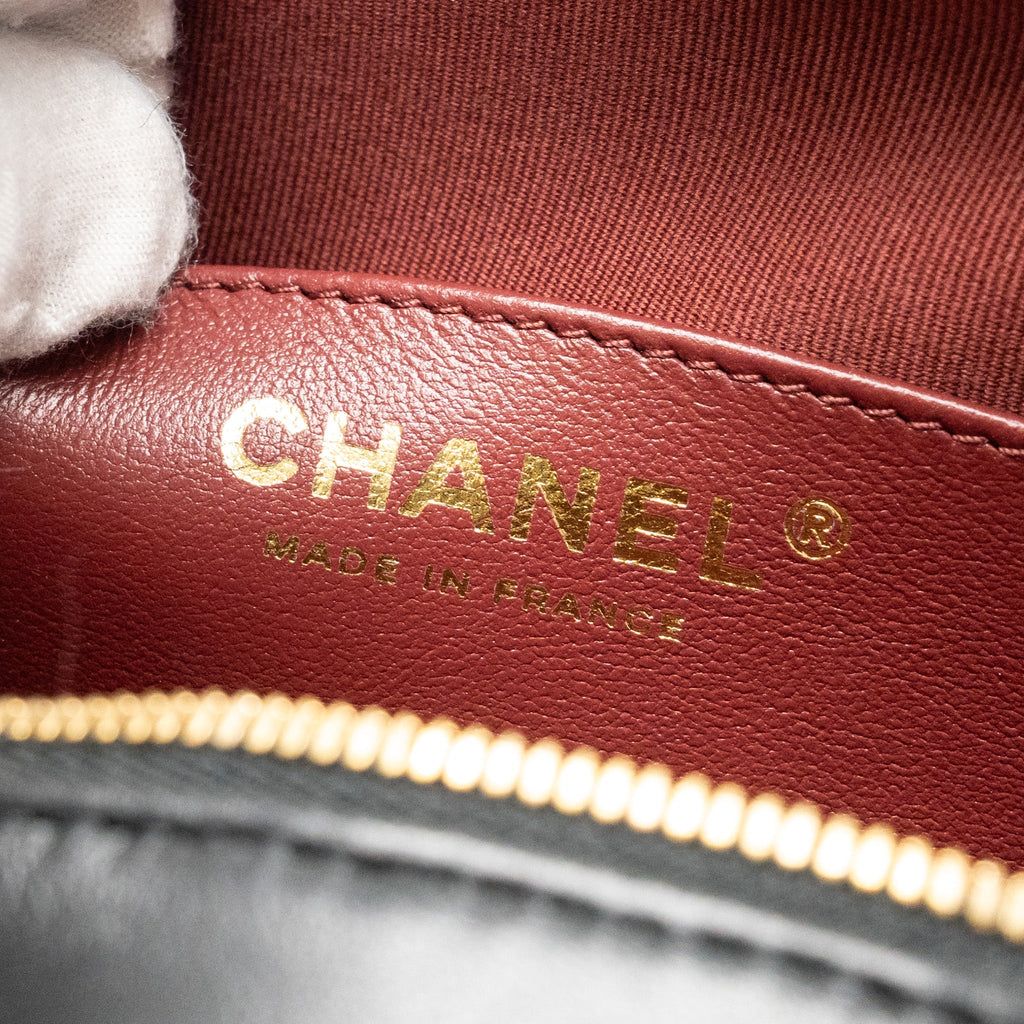 CHANEL 22S HEART BAG LAMBSKIN BLACK LGHW (MICROCHIP)
