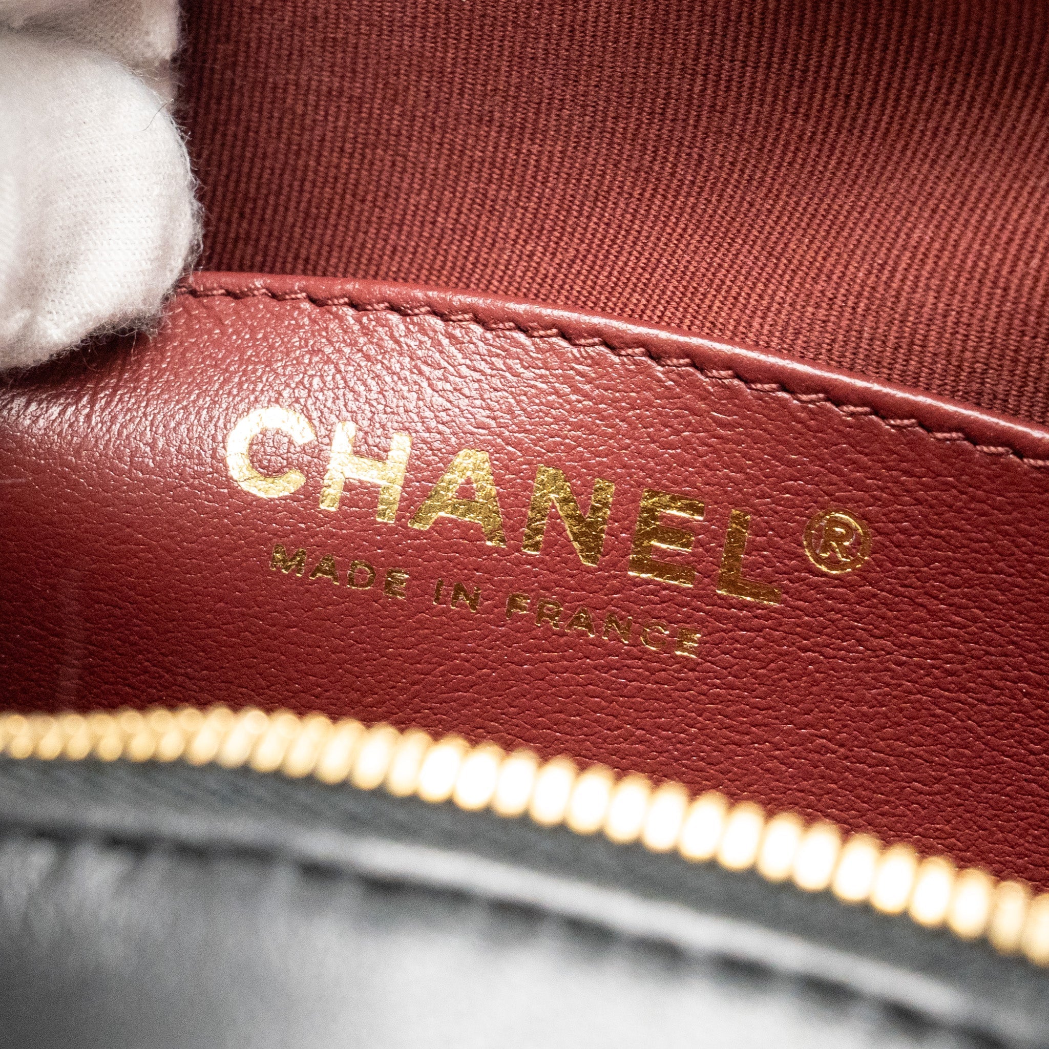 CHANEL 22S HEART BAG LAMBSKIN BLACK LGHW (MICROCHIP)