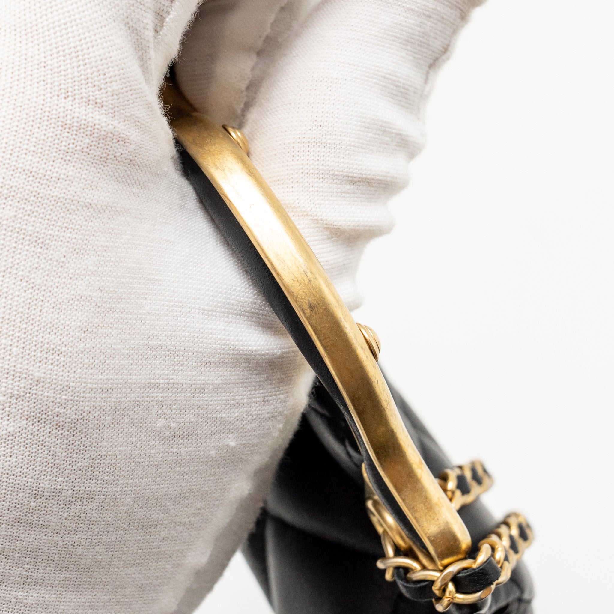 CHANEL 21A TOP HANDLE MINI FLAP CARD HOLDER WITH CHAIN LAMBSKIN BLACK GHW