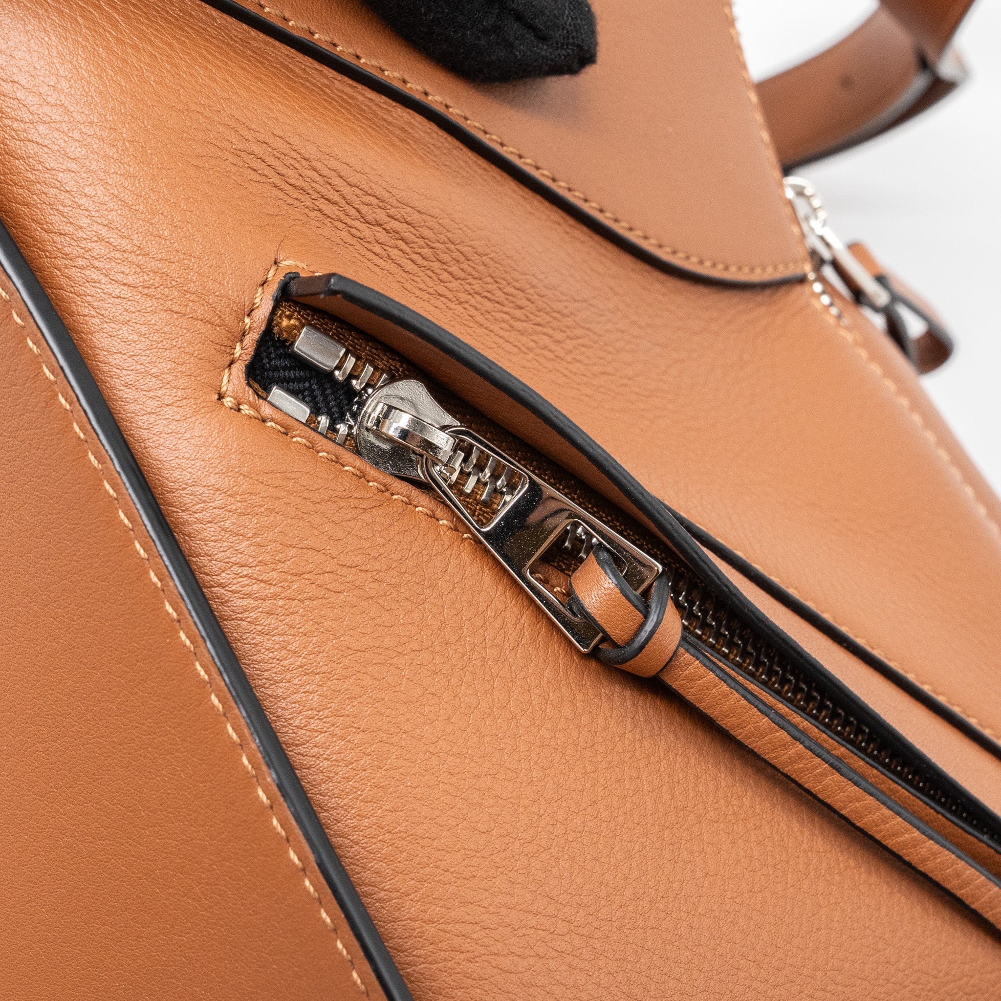 LOEWE SMALL HAMMOCK BAG CALFSKIN CARAMEL SHW
