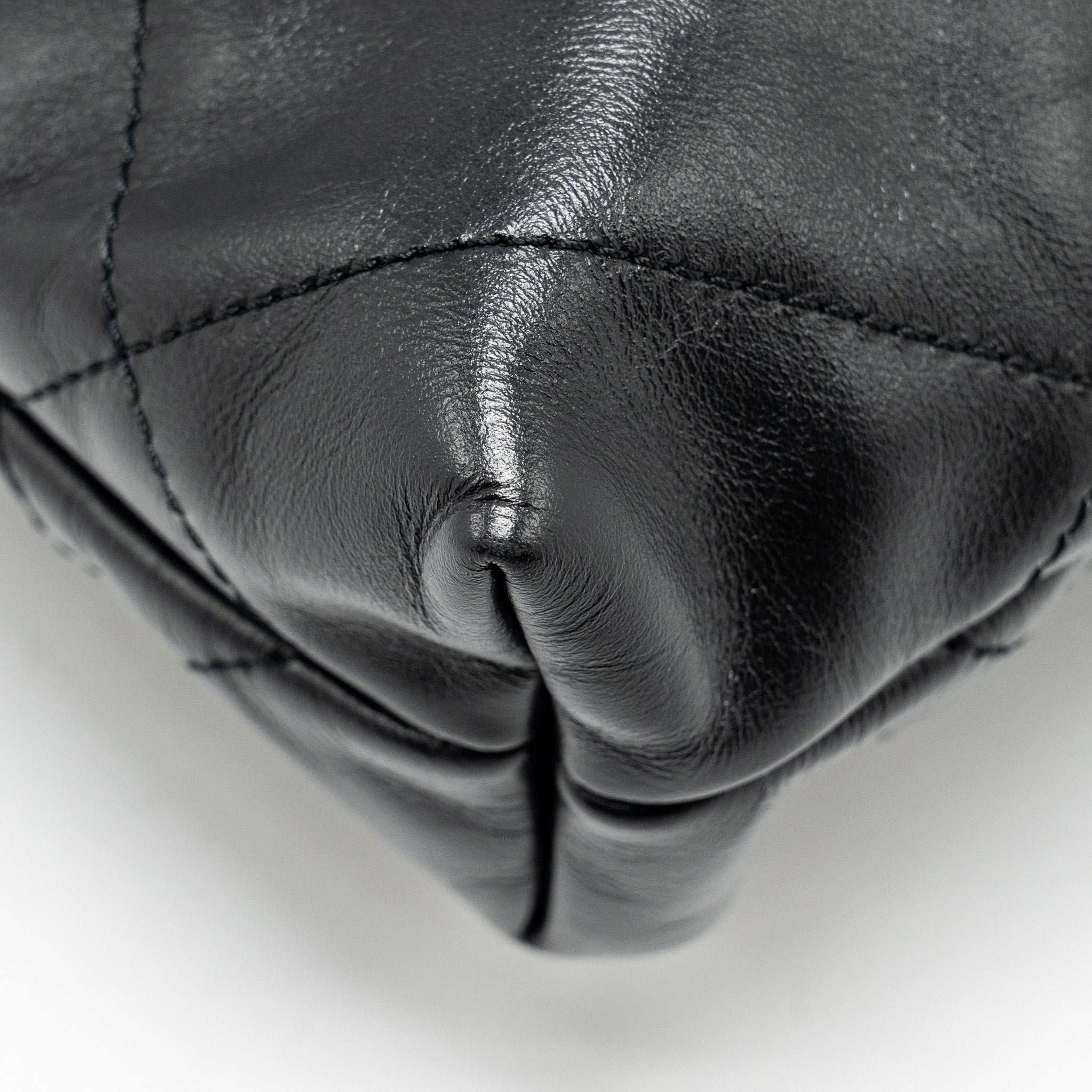 CHANEL MINI 22 BAG SHINY CALFSKIN BLACK SHW (MICROCHIP)