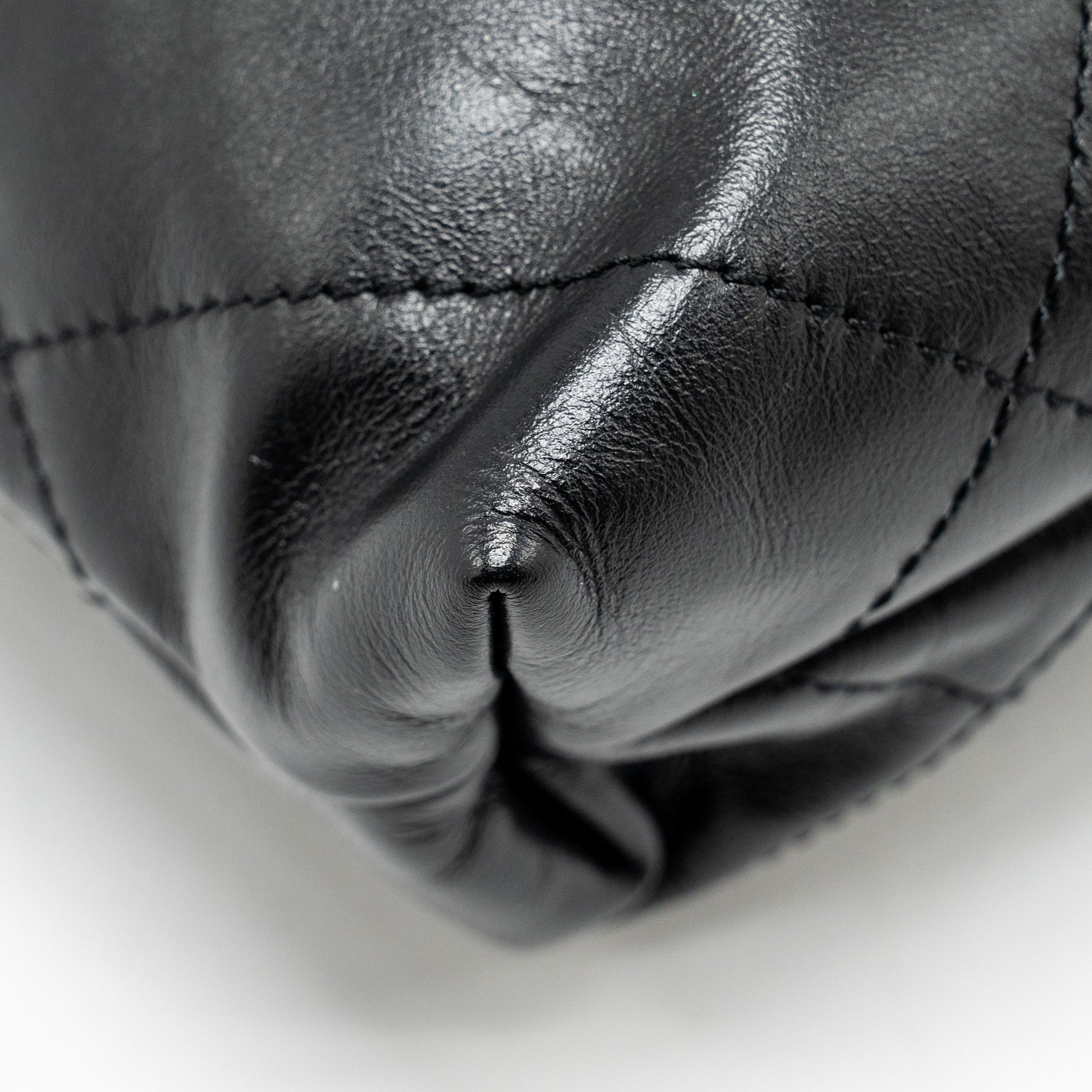 CHANEL MINI 22 BAG SHINY CALFSKIN BLACK SHW (MICROCHIP)
