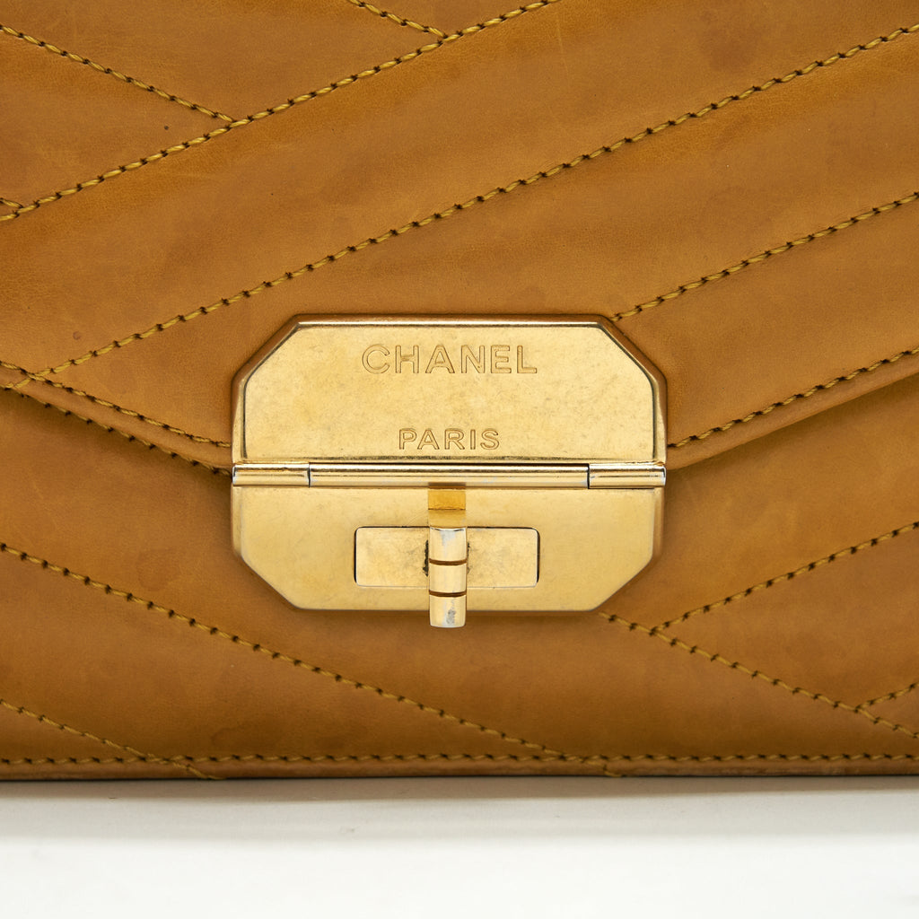 CHANEL CHEVRON ENVELOPE FLAP BAG WITH CHAIN IN YELLOW GHW