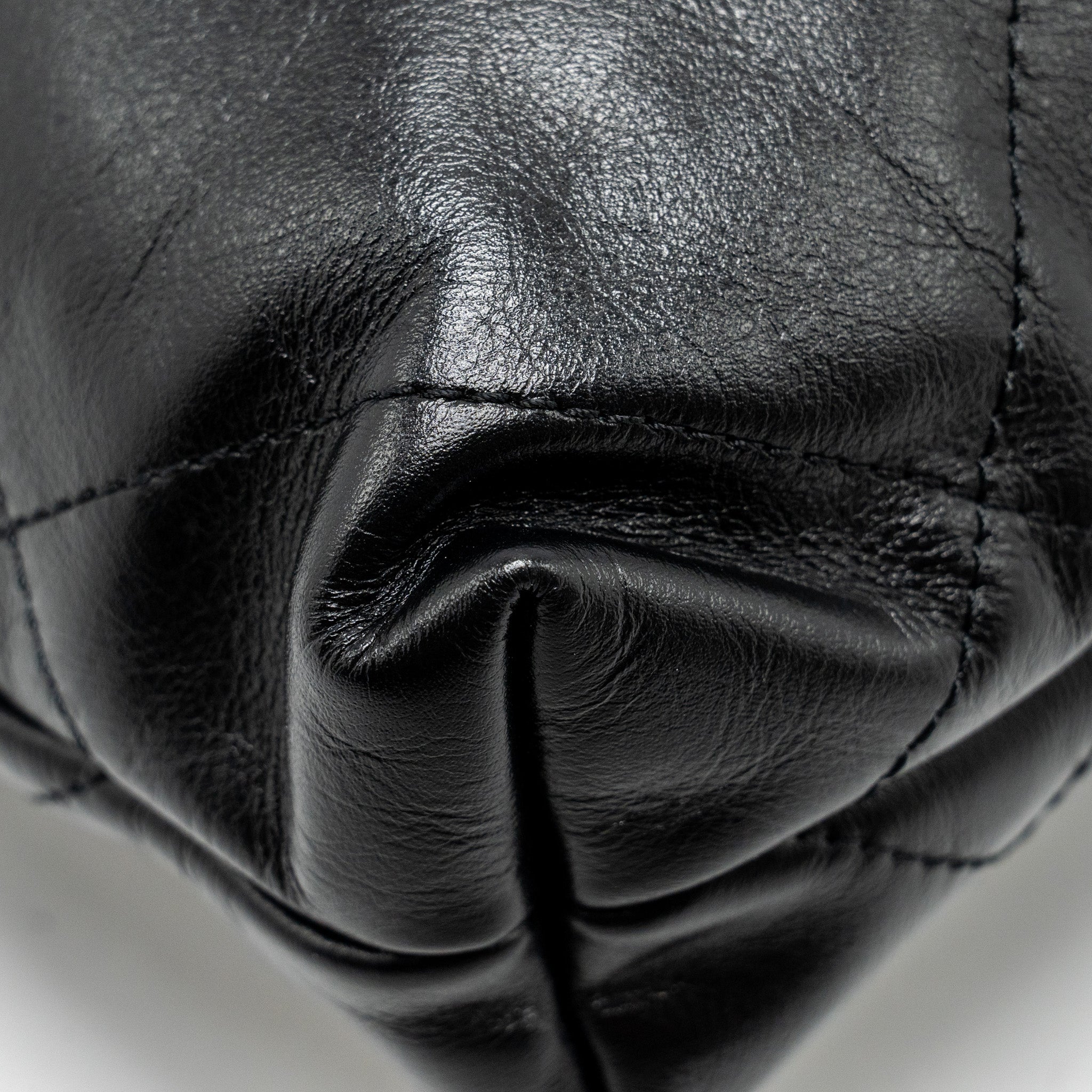 CHANEL MINI 22 BAG SHINY CALFSKIN BLACK SHW (MICROCHIP)