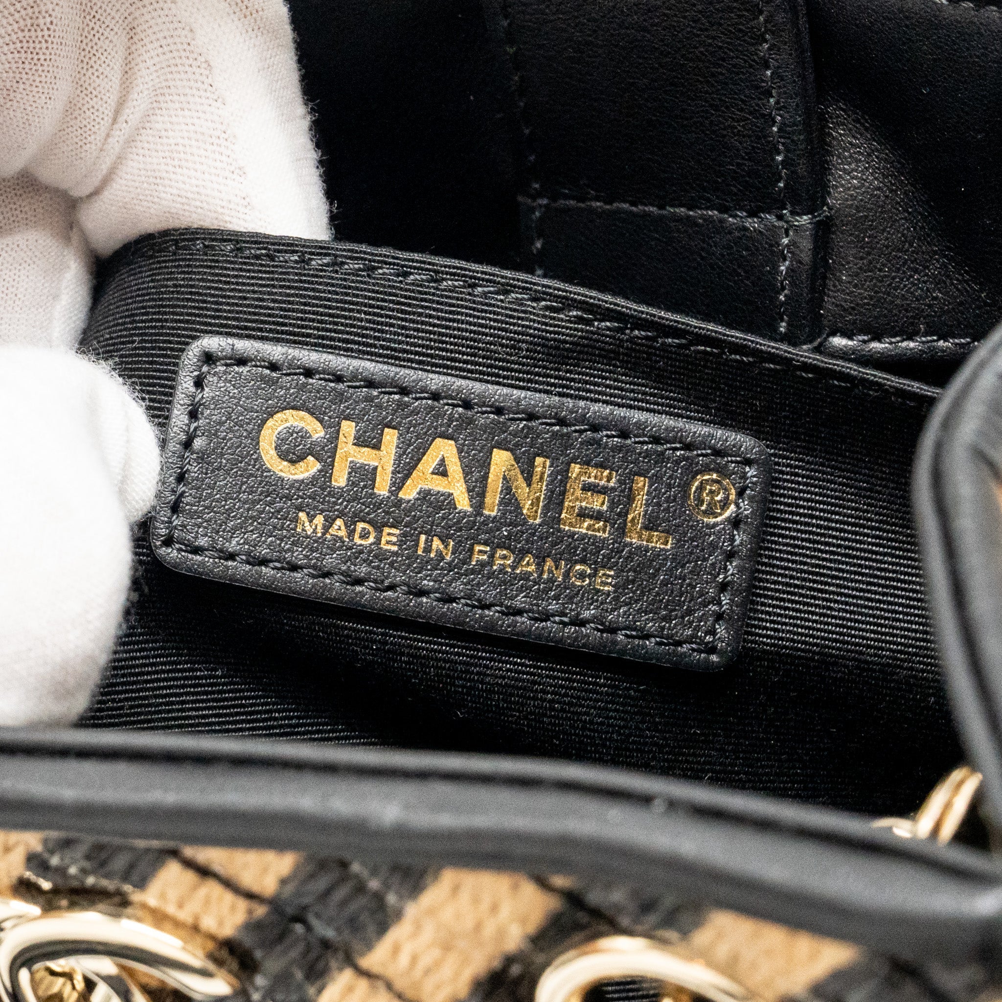 CHANEL URBAN JUNGLE BUCKET BAG RAFFIA/LEATHER BLACK/BEIGE LGHW