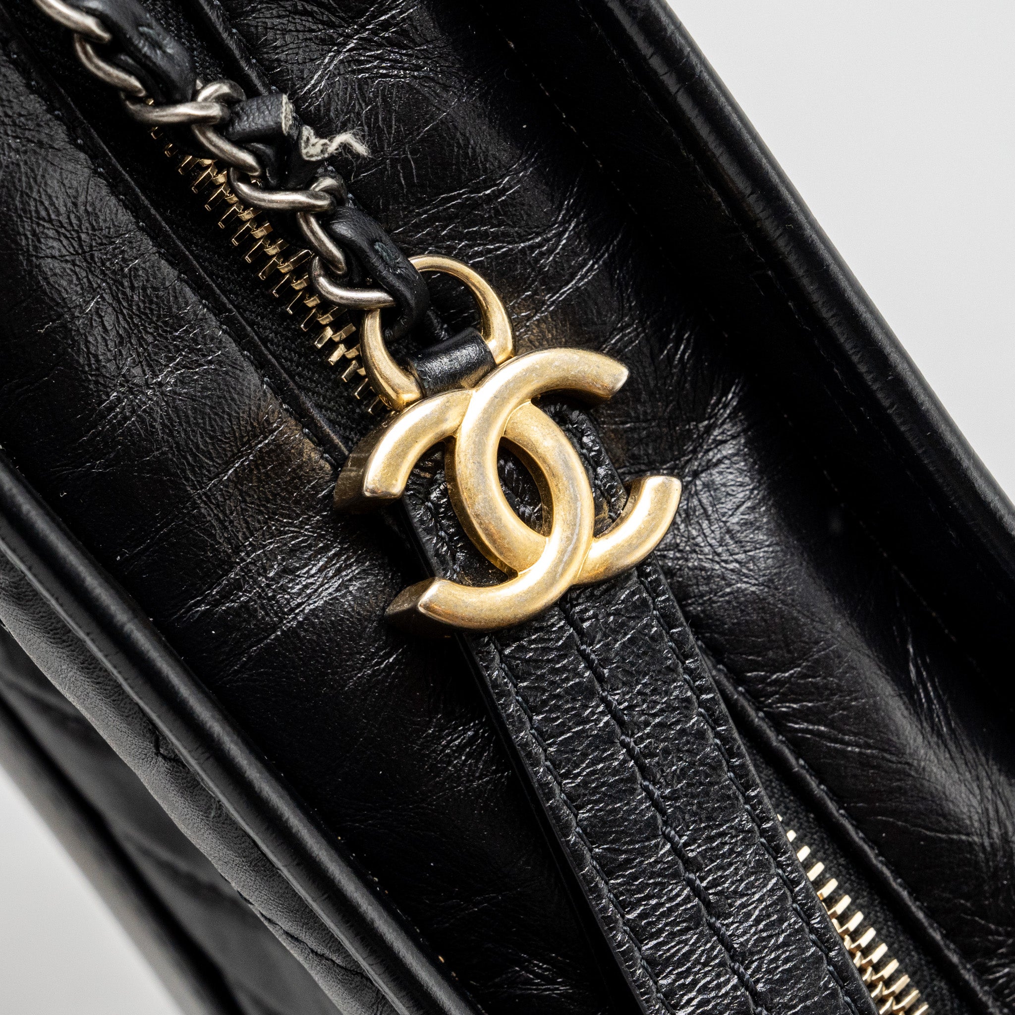 CHANEL SMALL CHEVRON GABRIELLE BAG CALFSKIN BLACK MULTICOLOUR HARDWARE