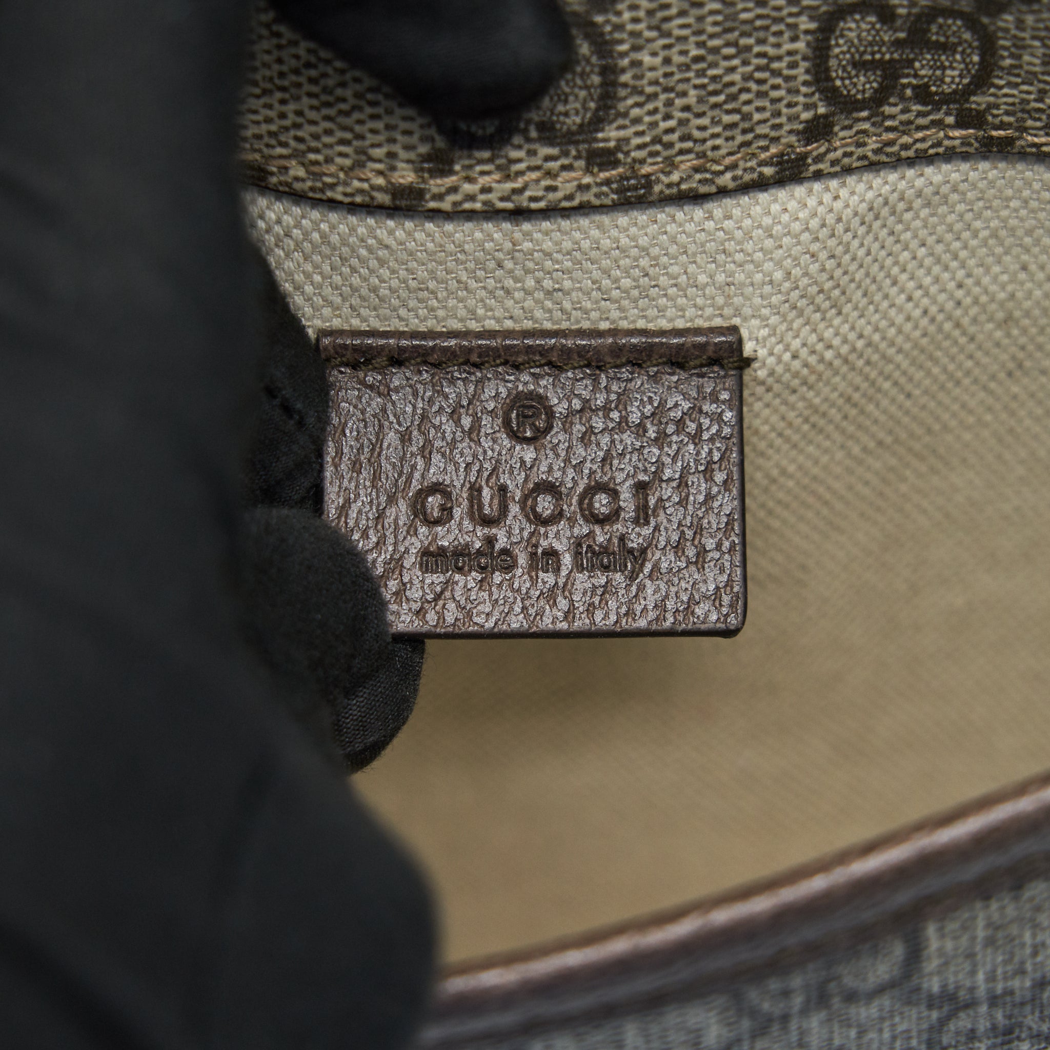 GUCCI GG SUPREME CANVAS BELT BAG