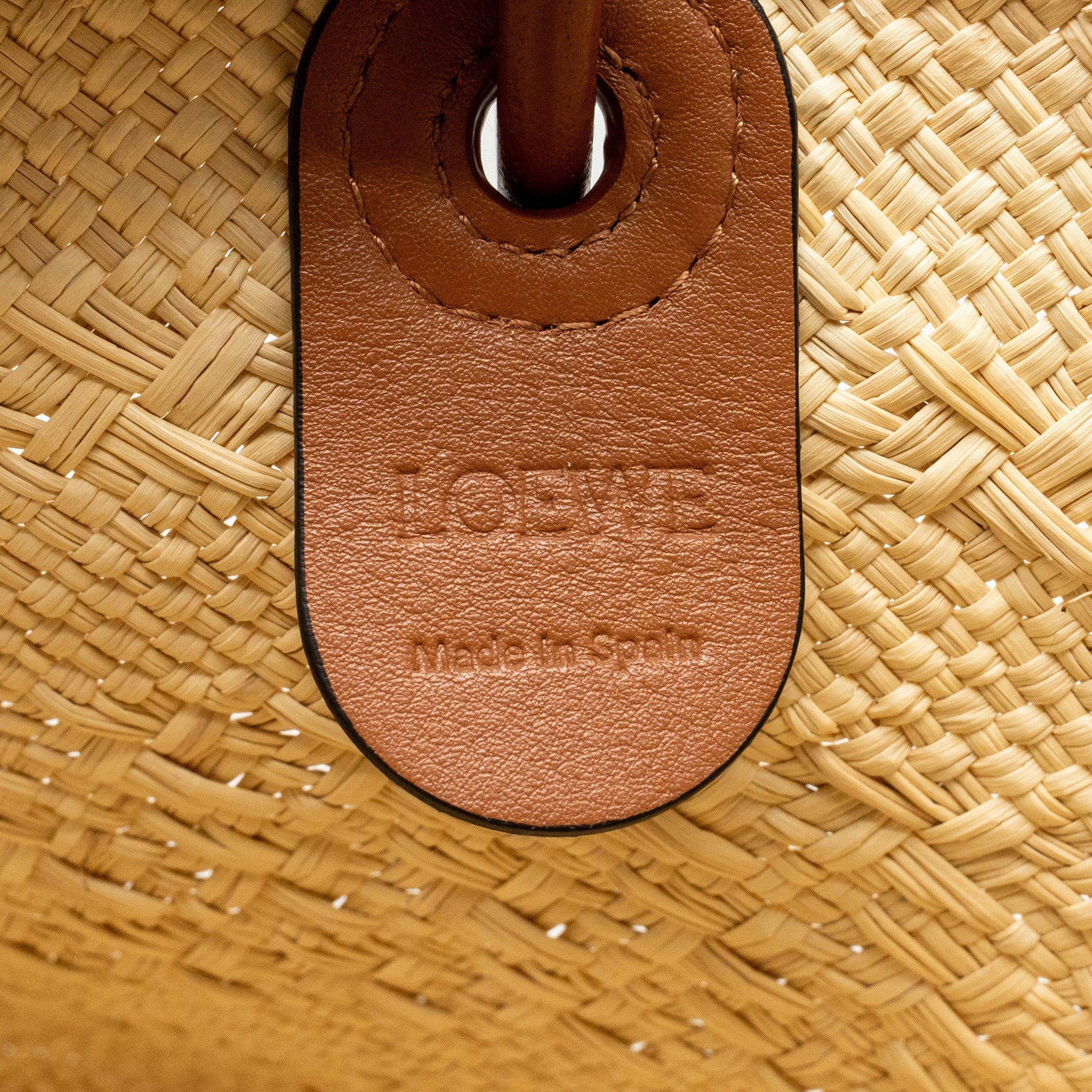 LOEWE SMALL ANAGRAM BASKET BAG IRACA PALM/CALFSKIN NATURAL/TAN