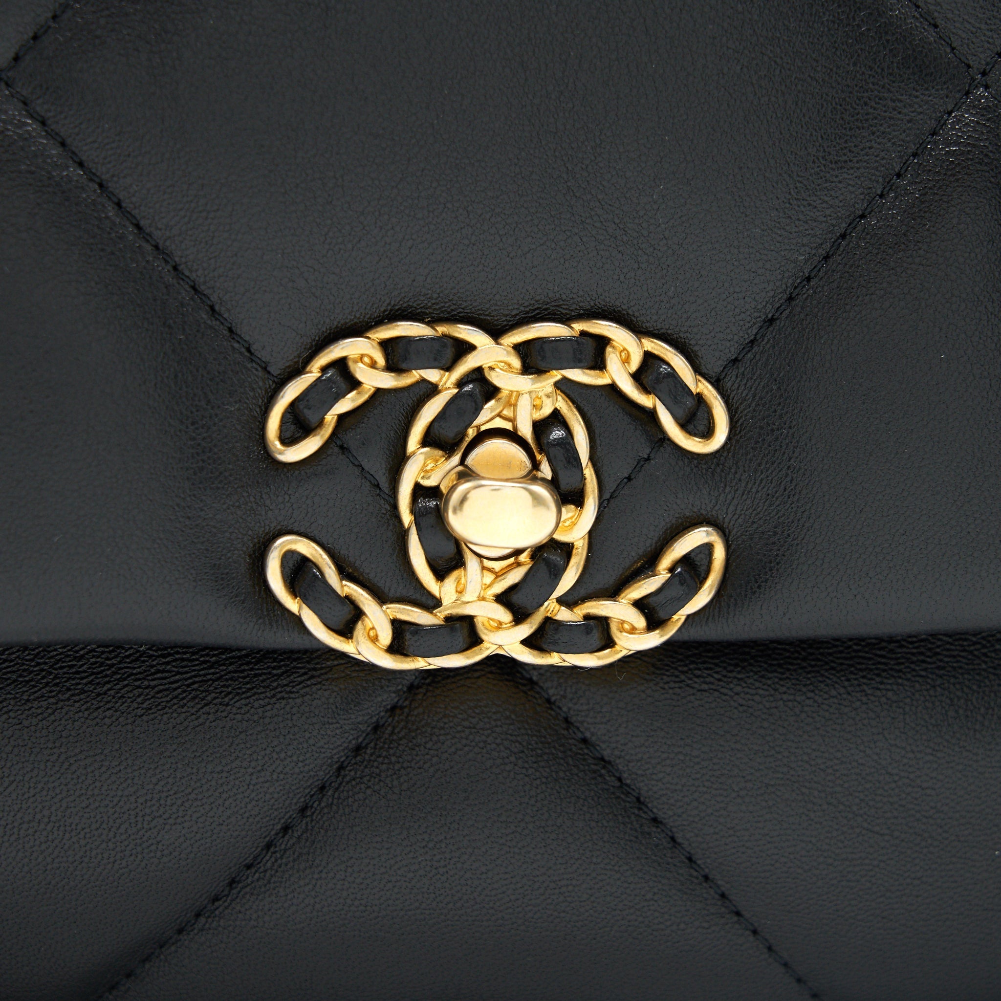 CHANEL SMALL 19 BAG BLACK