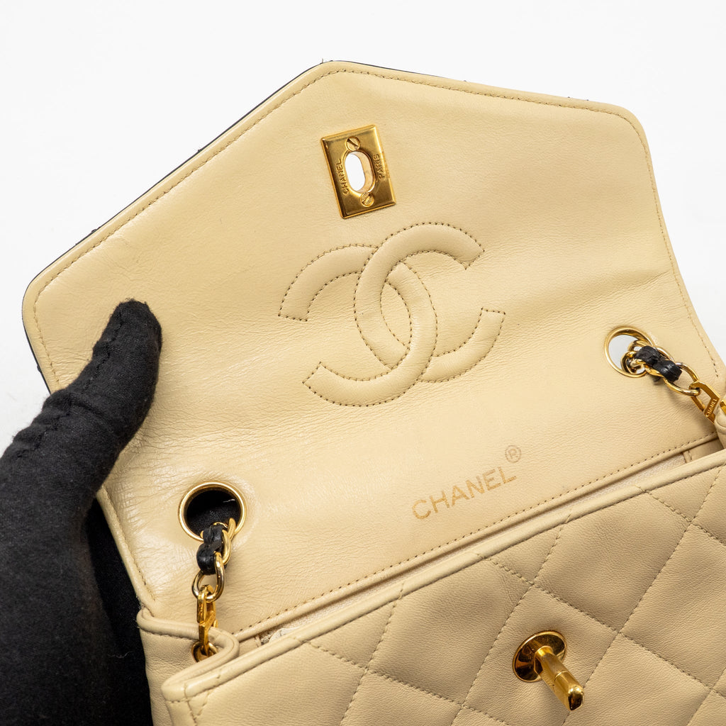 CHANEL VINTAGE QUILTED ENVELOPE FLAP BAG LAMBSKIN BEIGE / BLACK GHW