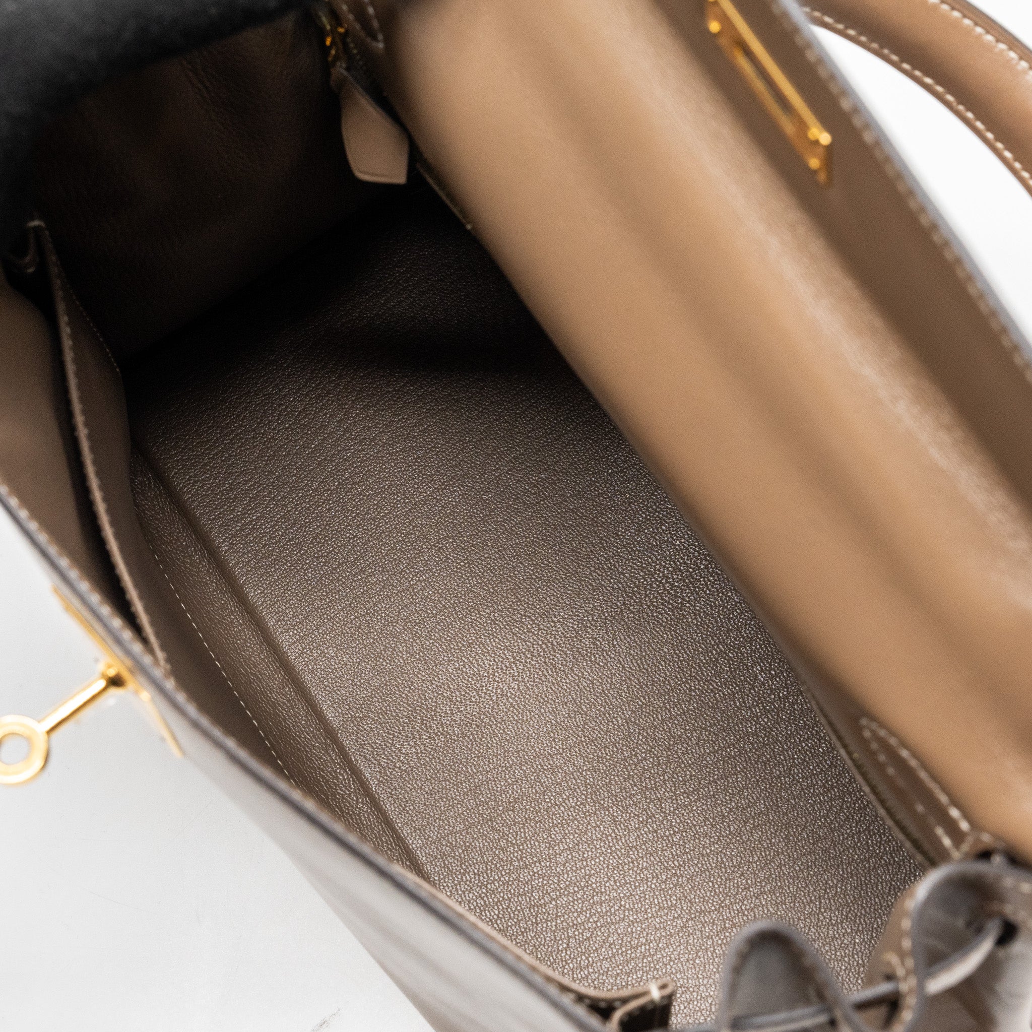 HERMES KELLY 28 TADELAKT ETOUPE GHW