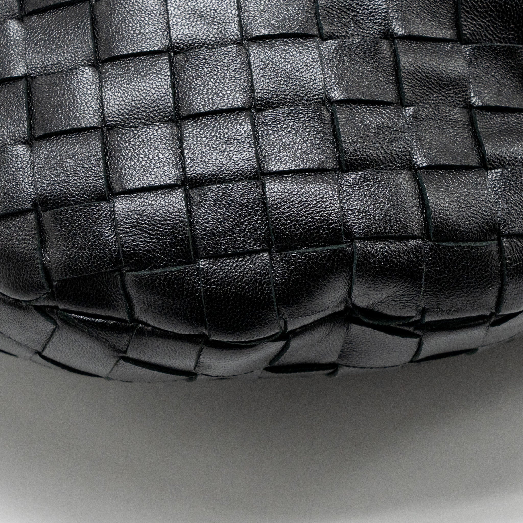 BOTTEGA VENETA SMALL JODIE INTRECCIATO LEATHER BLACK SHW