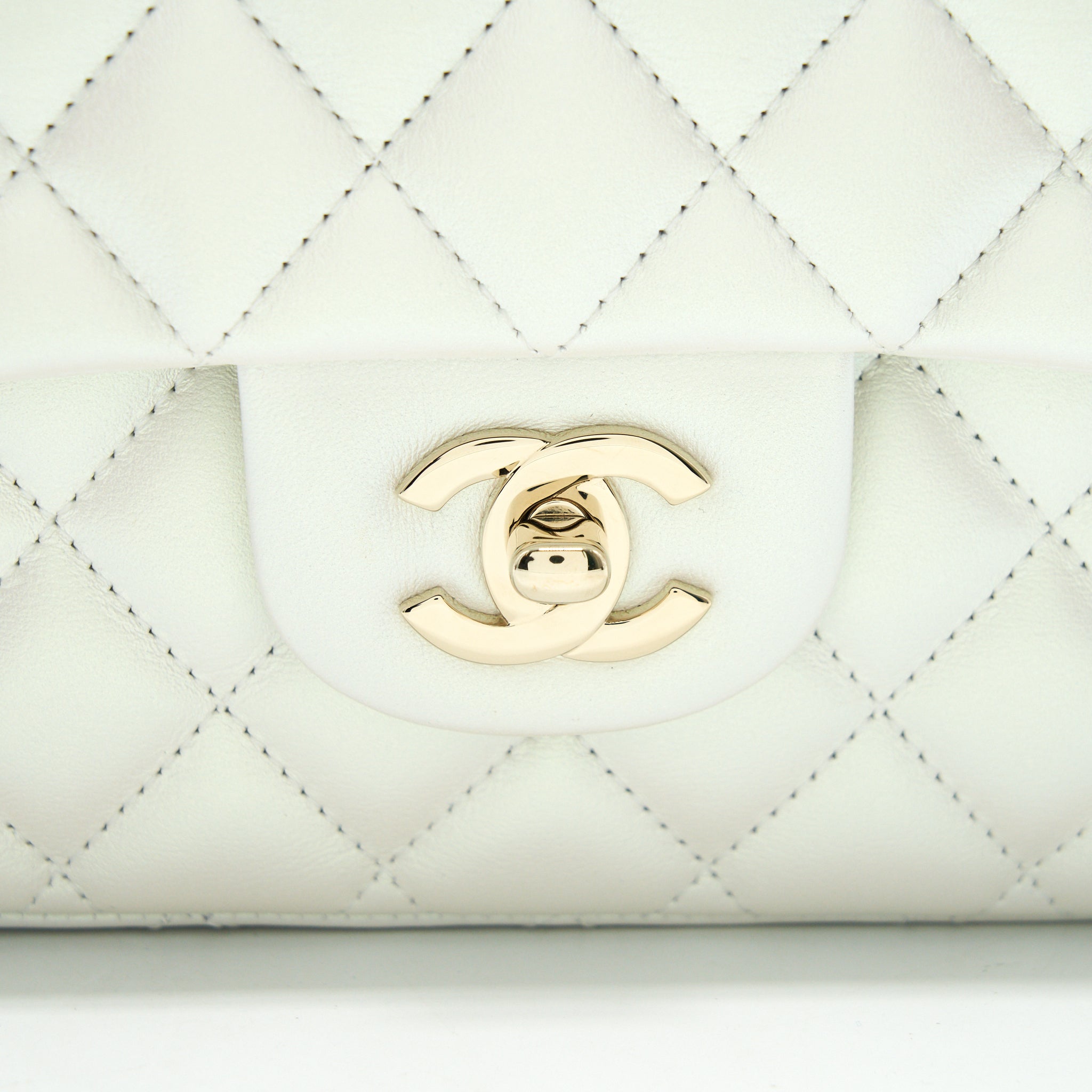 CHANEL MEDIUM S21 IRIDESCENT WHITE CLASSIC BAG