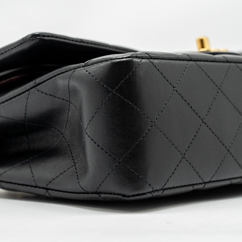 CHANEL MEDIUM CLASSIC DOUBLE FLAP BAG LAMBSKIN BLACK GHW (MICROCHIP)