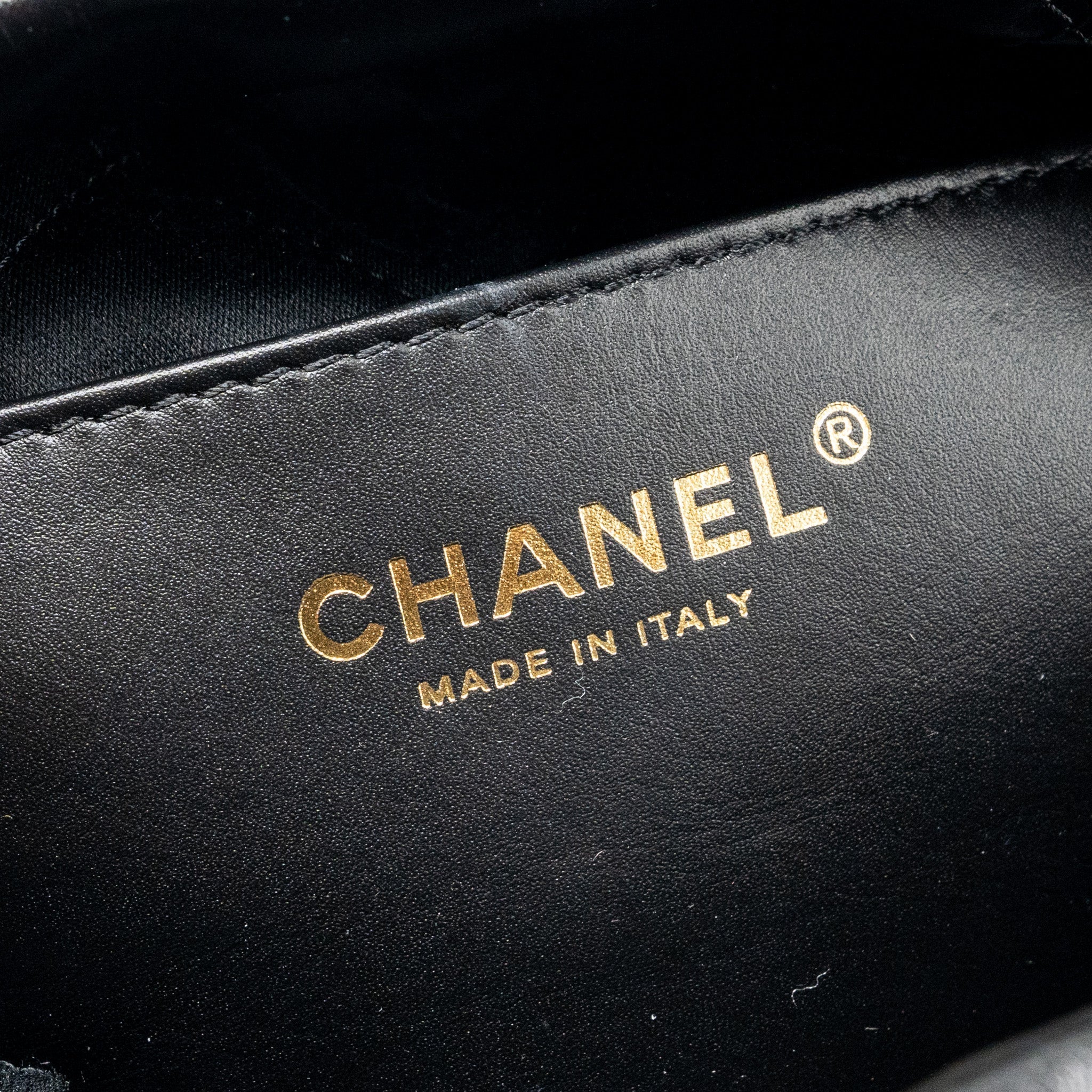 CHANEL MINI 22 BAG SHINY CALFSKIN BLACK GHW (MICROCHIP)