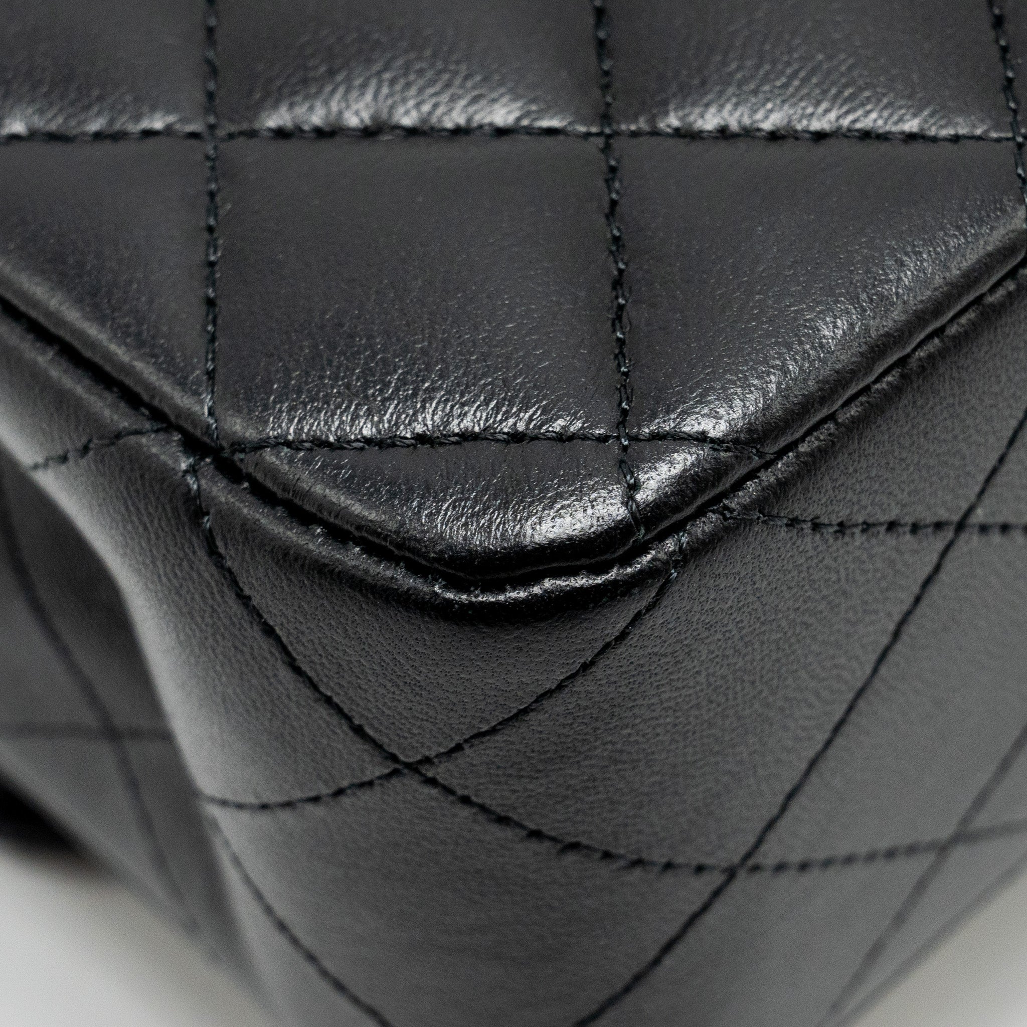 CHANEL MEDIUM CLASSIC DOUBLE FLAP BAG LAMBSKIN BLACK GHW (MICROCHIP)