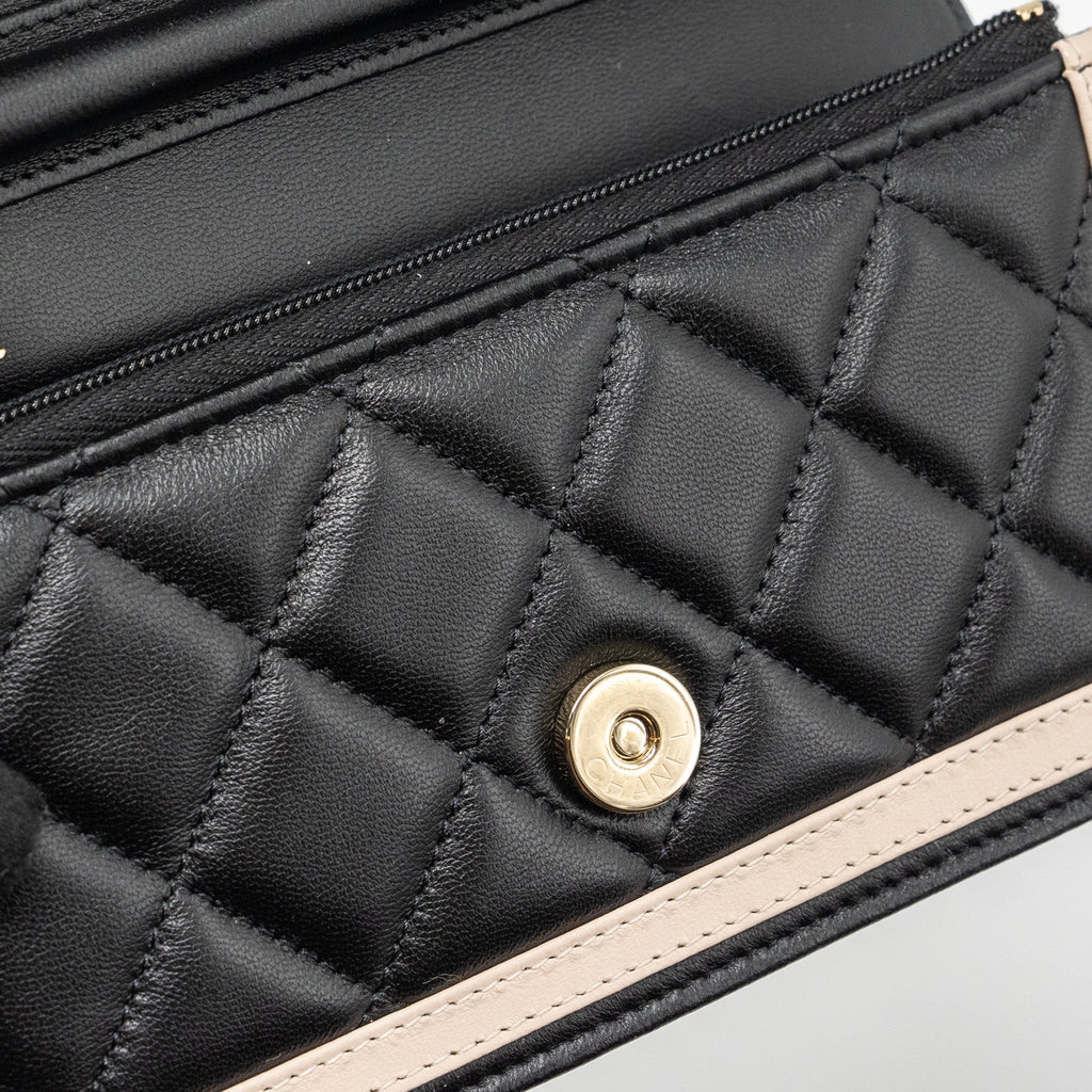 CHANEL 23B FLAP PHONE HOLDER LAMBSKIN BLACK/ WHITE LGHW (MICROCHIP)