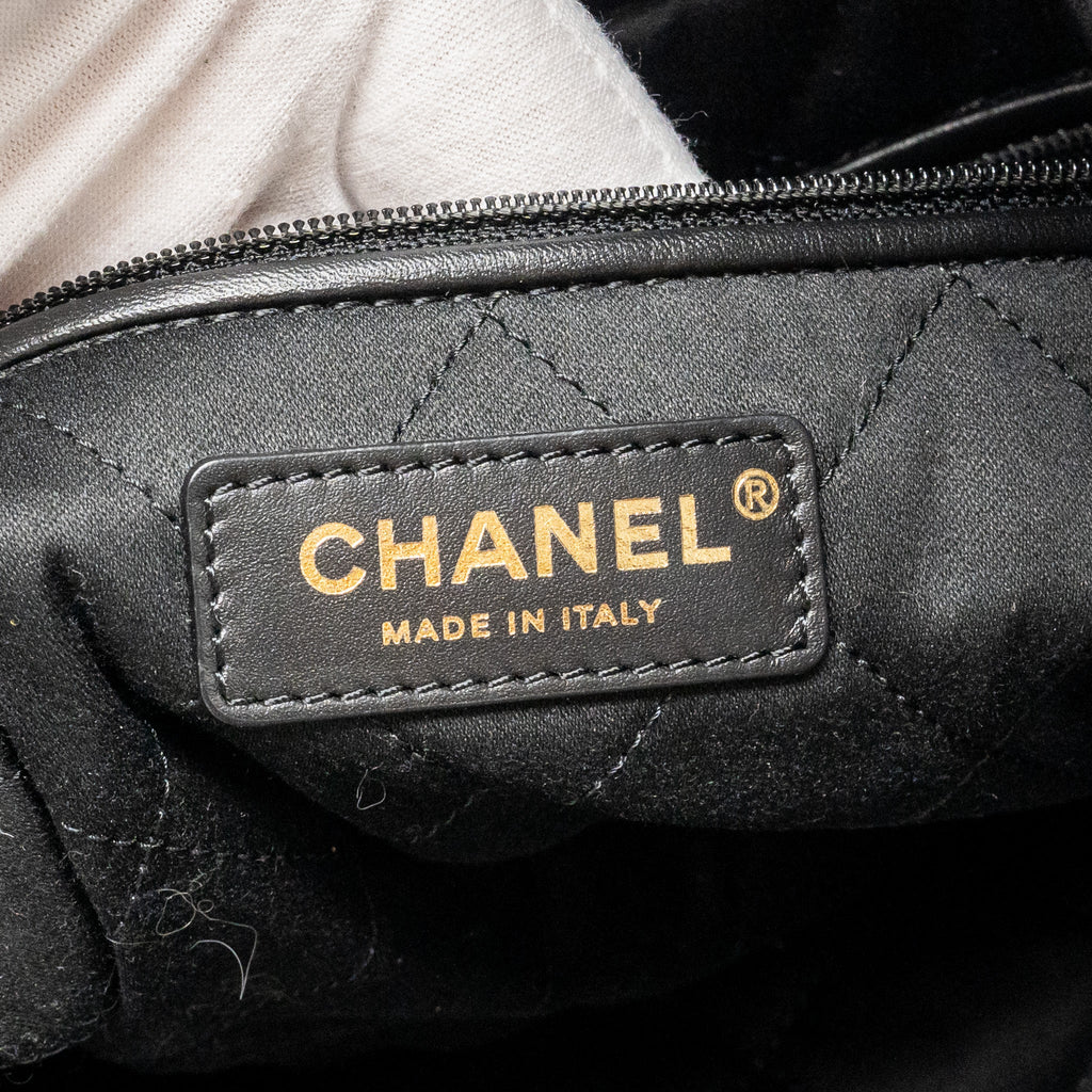 CHANEL SMALL 22 BAG SHINY CALFSKIN BLACK GHW (MICROCHIP)