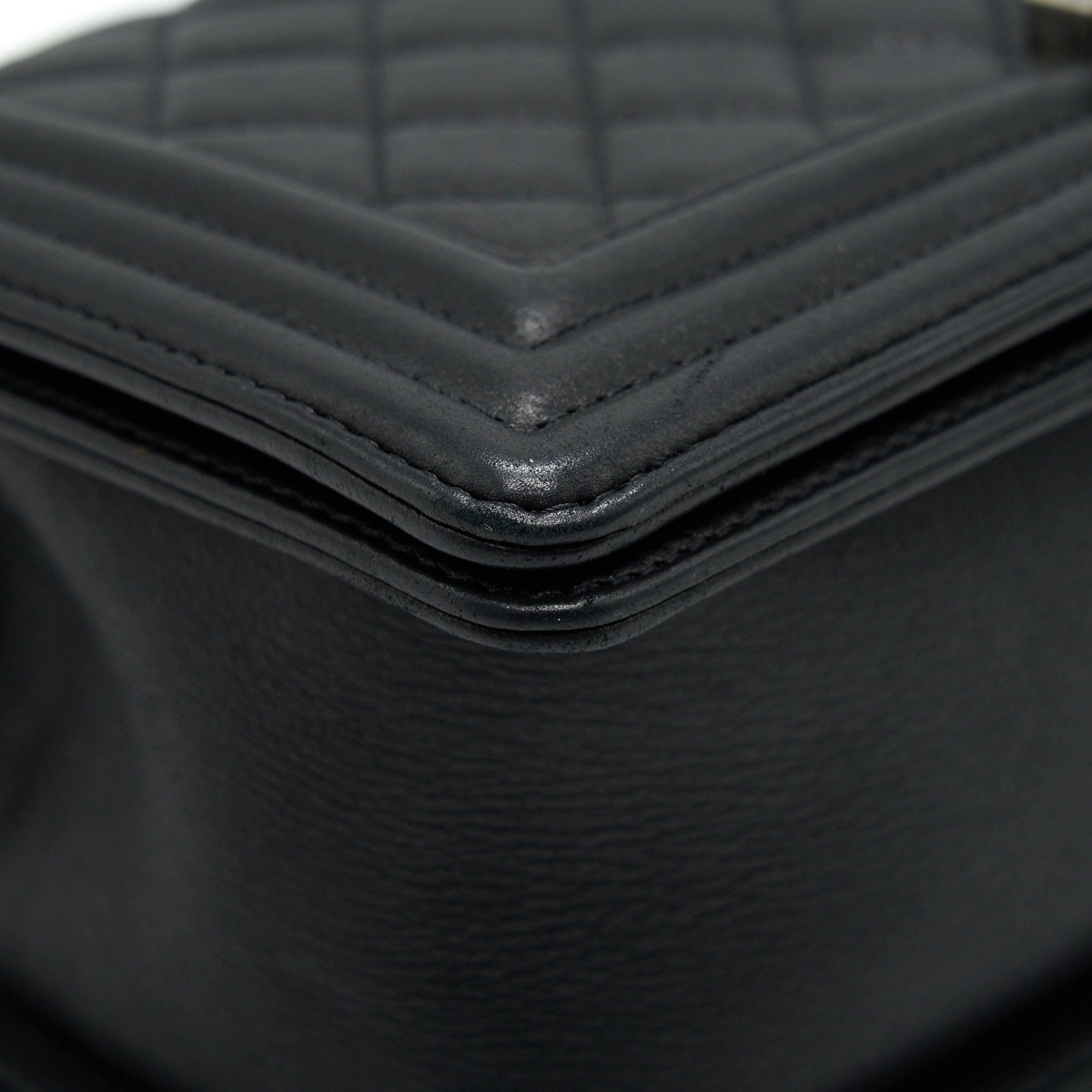 CHANEL MEDIUM BOY CHANEL HANDBAG BLACK RUTHENIUM HARDWARE