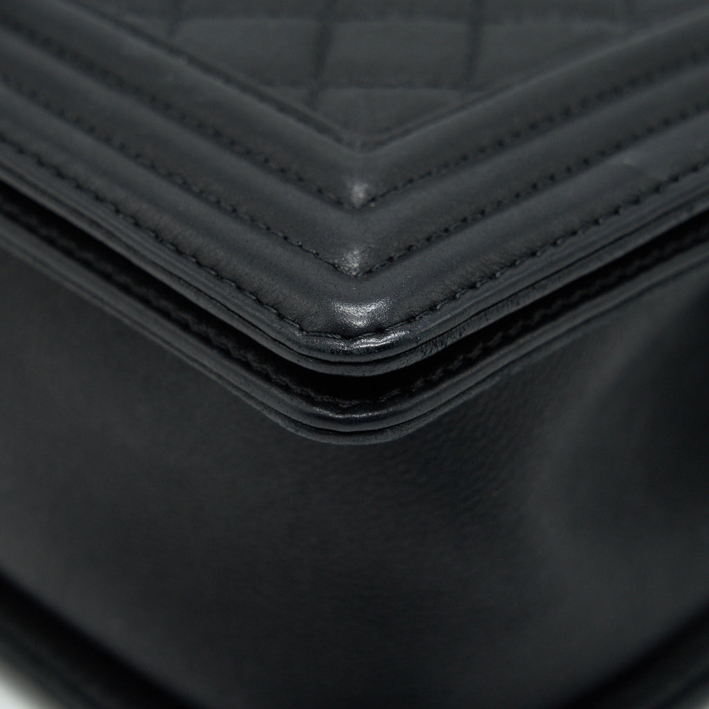 CHANEL MEDIUM BOY CHANEL HANDBAG BLACK RUTHENIUM HARDWARE