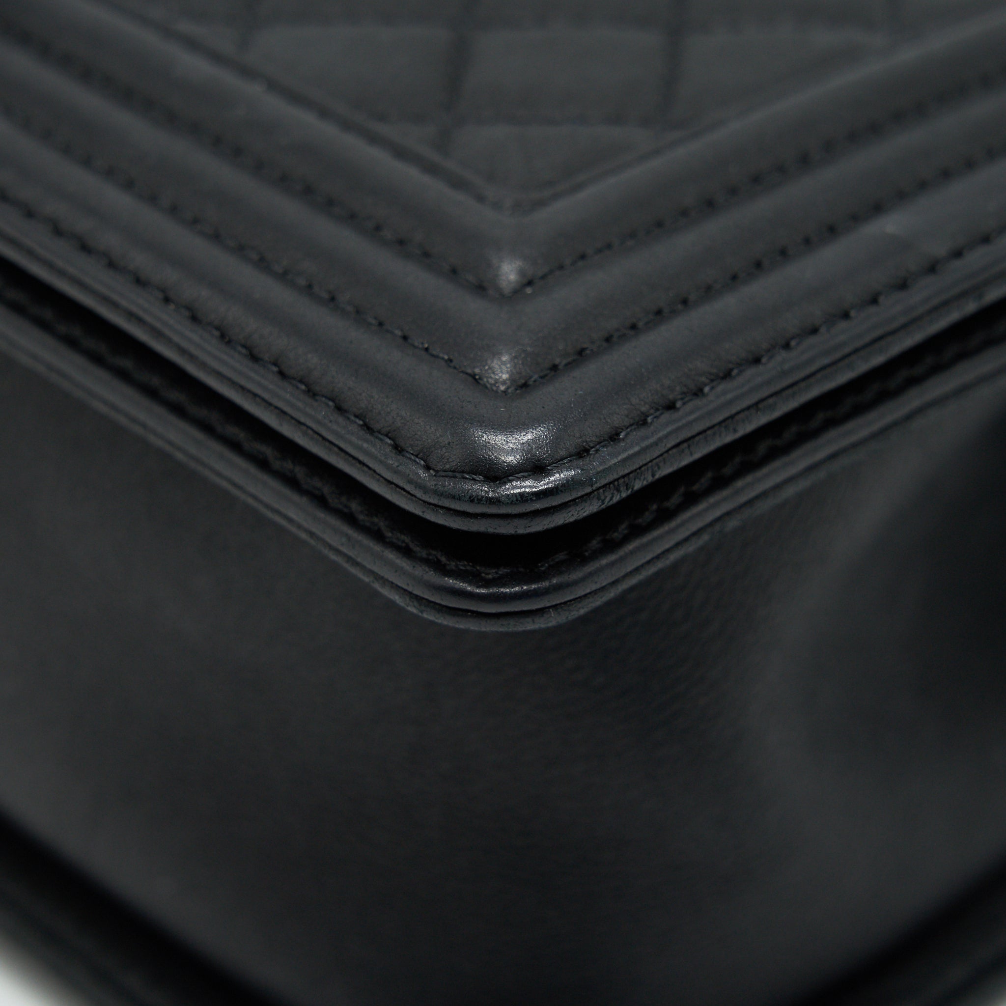 CHANEL MEDIUM BOY CHANEL HANDBAG BLACK RUTHENIUM HARDWARE