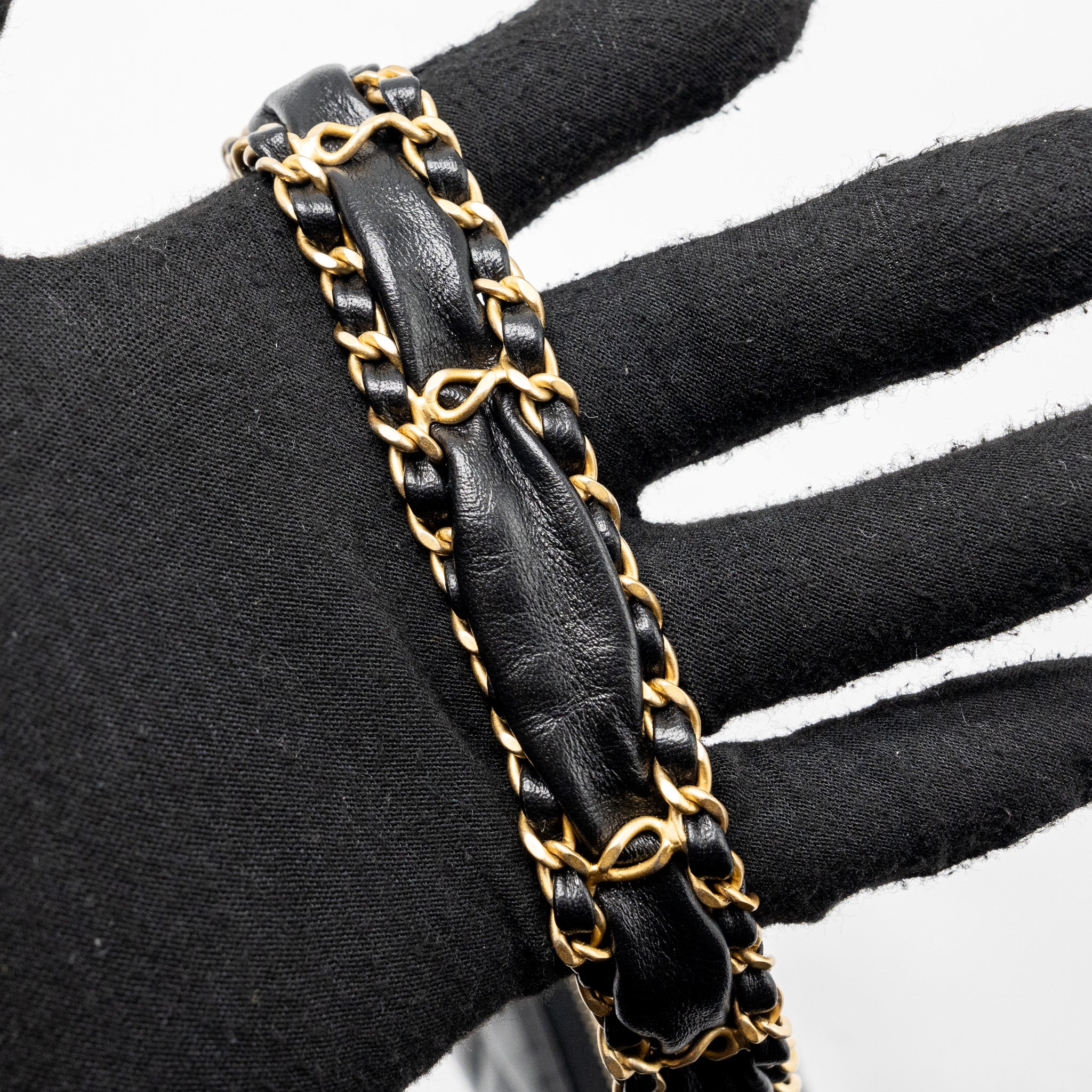 CHANEL 23K 19 HOBO SHOULDER BAG CALFSKIN BLACK GHW (MICROCHIP)