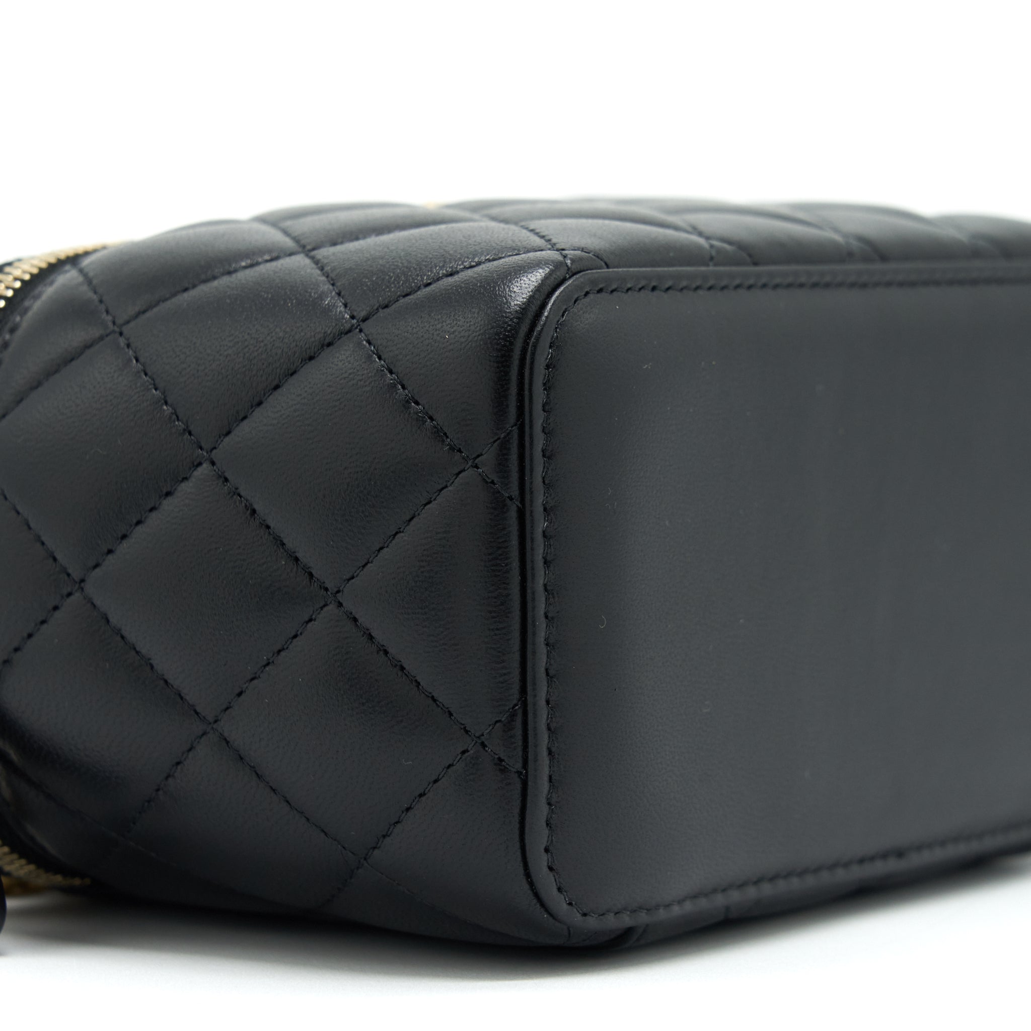 CHANEL 22S PEARL CRUSH LONG VANITY WITH CHAIN LAMBSKIN BLACK GHW