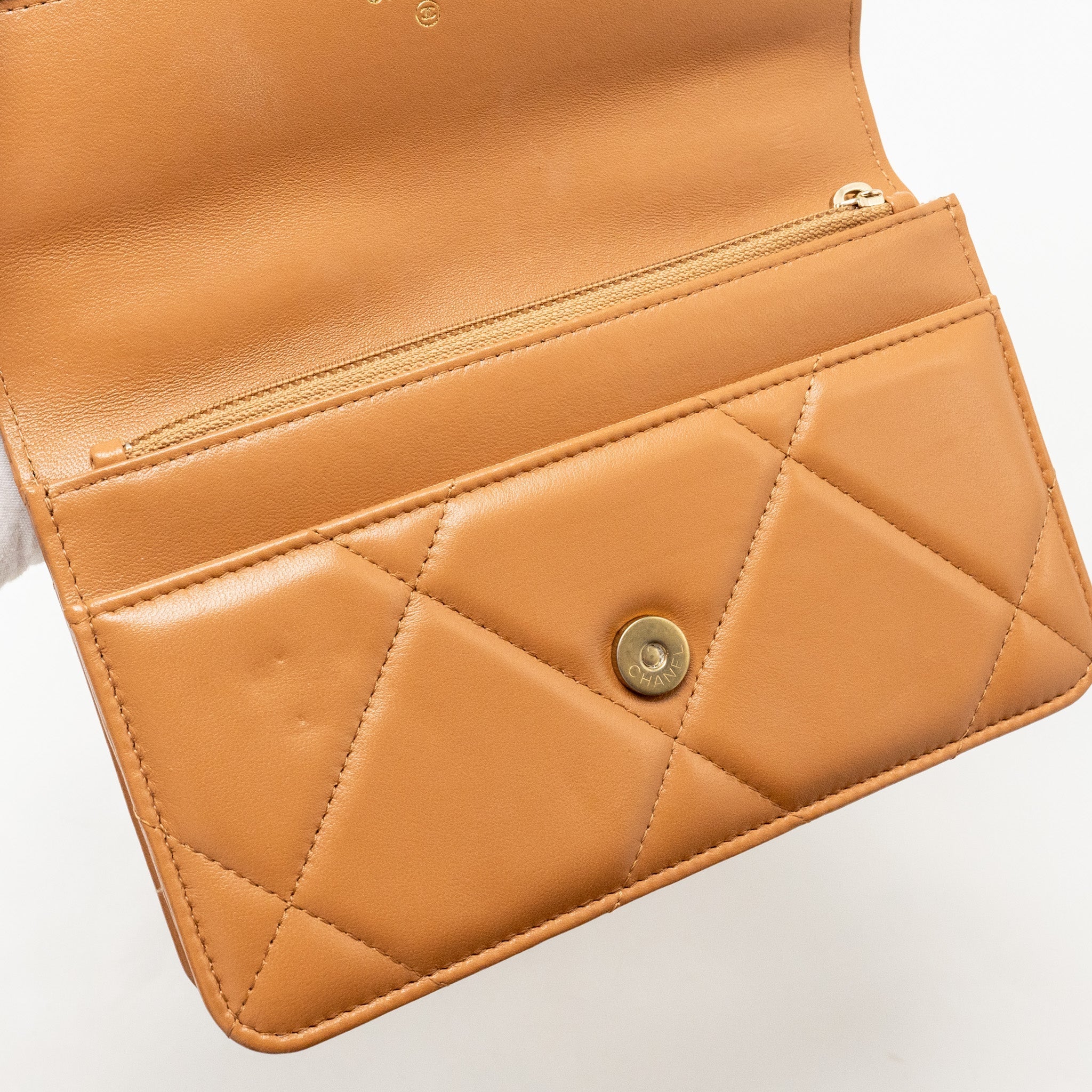 CHANEL 19 WALLET ON CHAIN LAMBSKIN DARK BEIGE MULTICOLOUR HARDWARE (MICROCHIP)