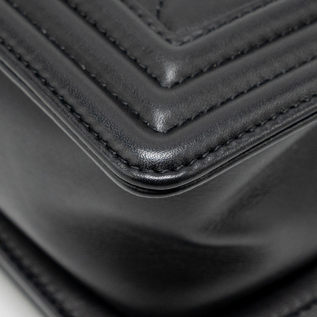 CHANEL SMALL BOY BAG CALFSKIN BLACK GHW (MICROCHIP)