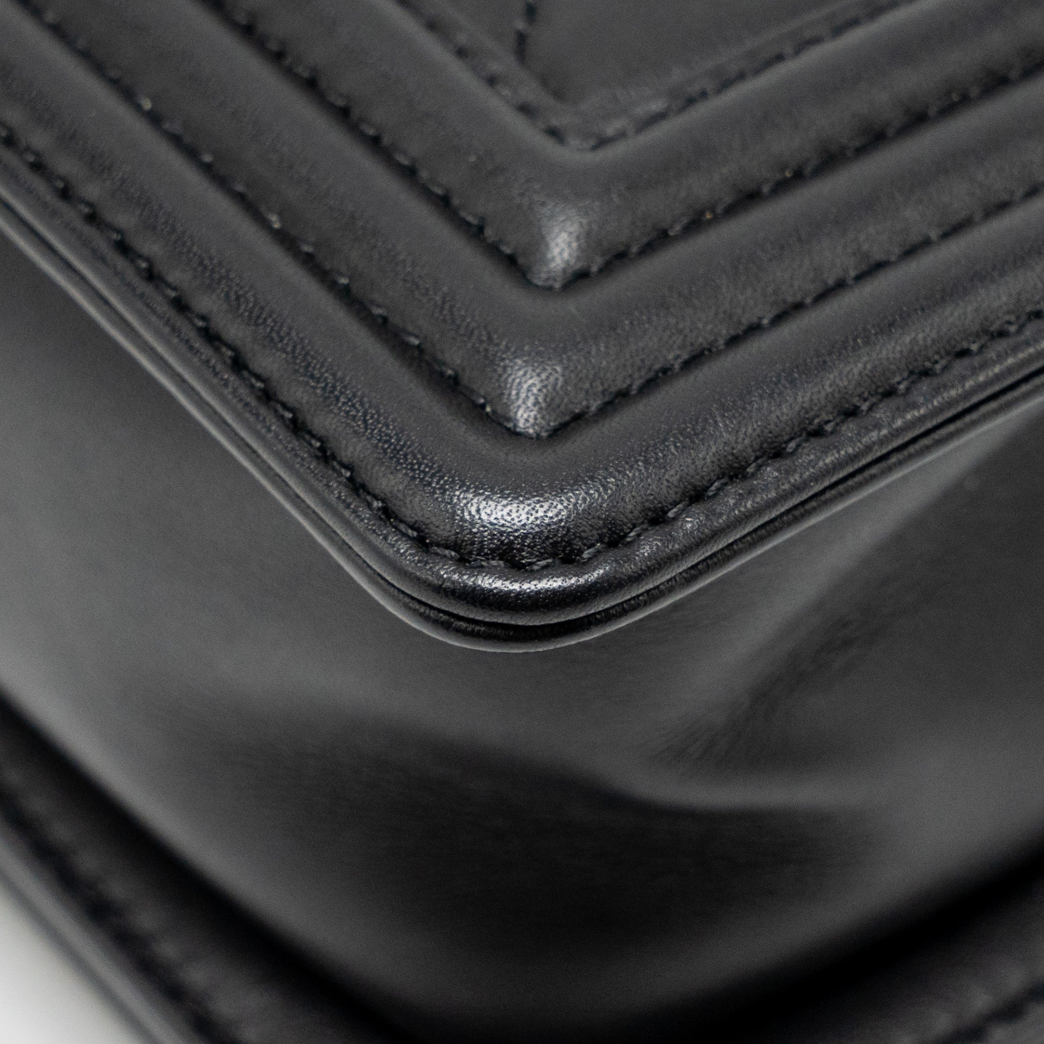 CHANEL SMALL BOY BAG CALFSKIN BLACK GHW (MICROCHIP)