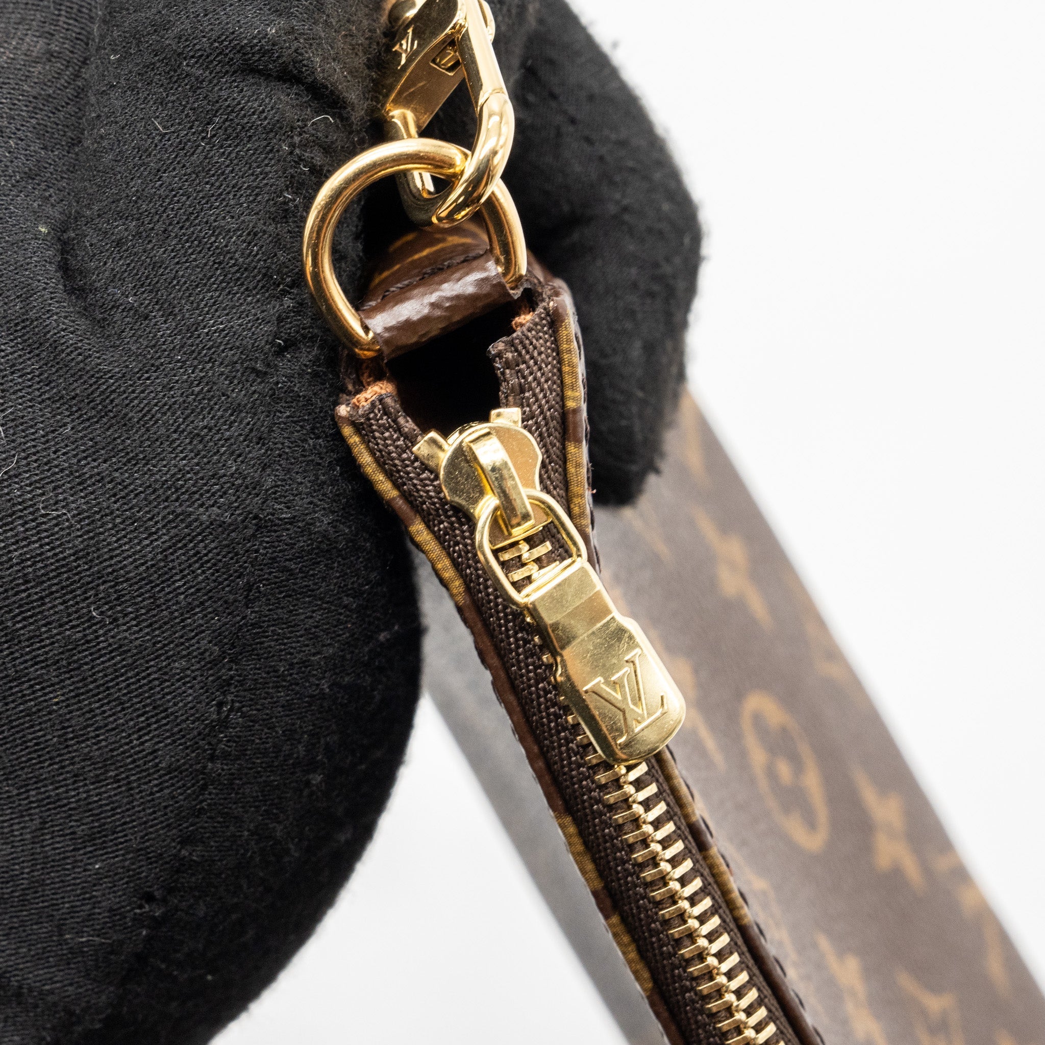 LOUIS VUITTON POCHETTE ACCESSORIES MONOGRAM CANVAS GHW