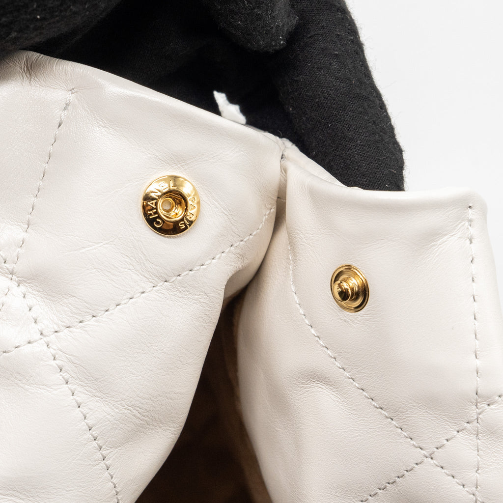 CHANEL MEDIUM 22 BAG CALFSKIN WHITE GHW (MICROCHIP)
