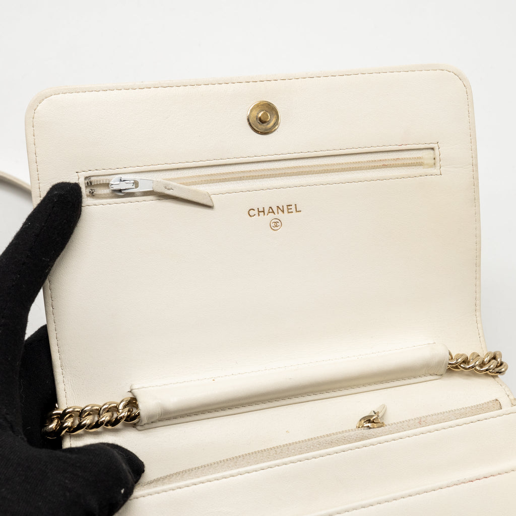 CHANEL BOY WALLET ON CHAIN CAVIAR WHITE LGHW