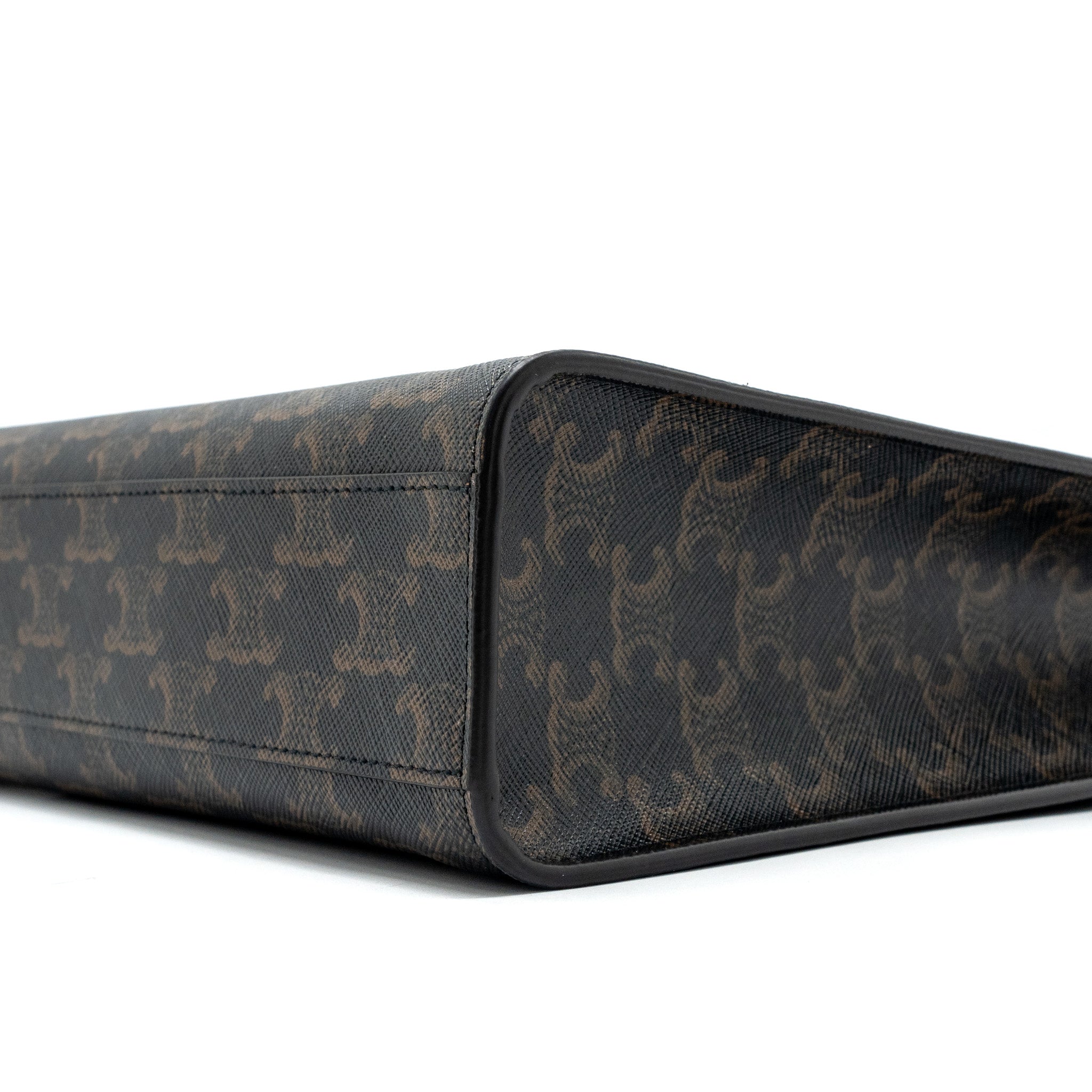 CELINE CABAS VERTICAL IN TRIOMPHE CANVAS AND CALFSKIN TAN GHW