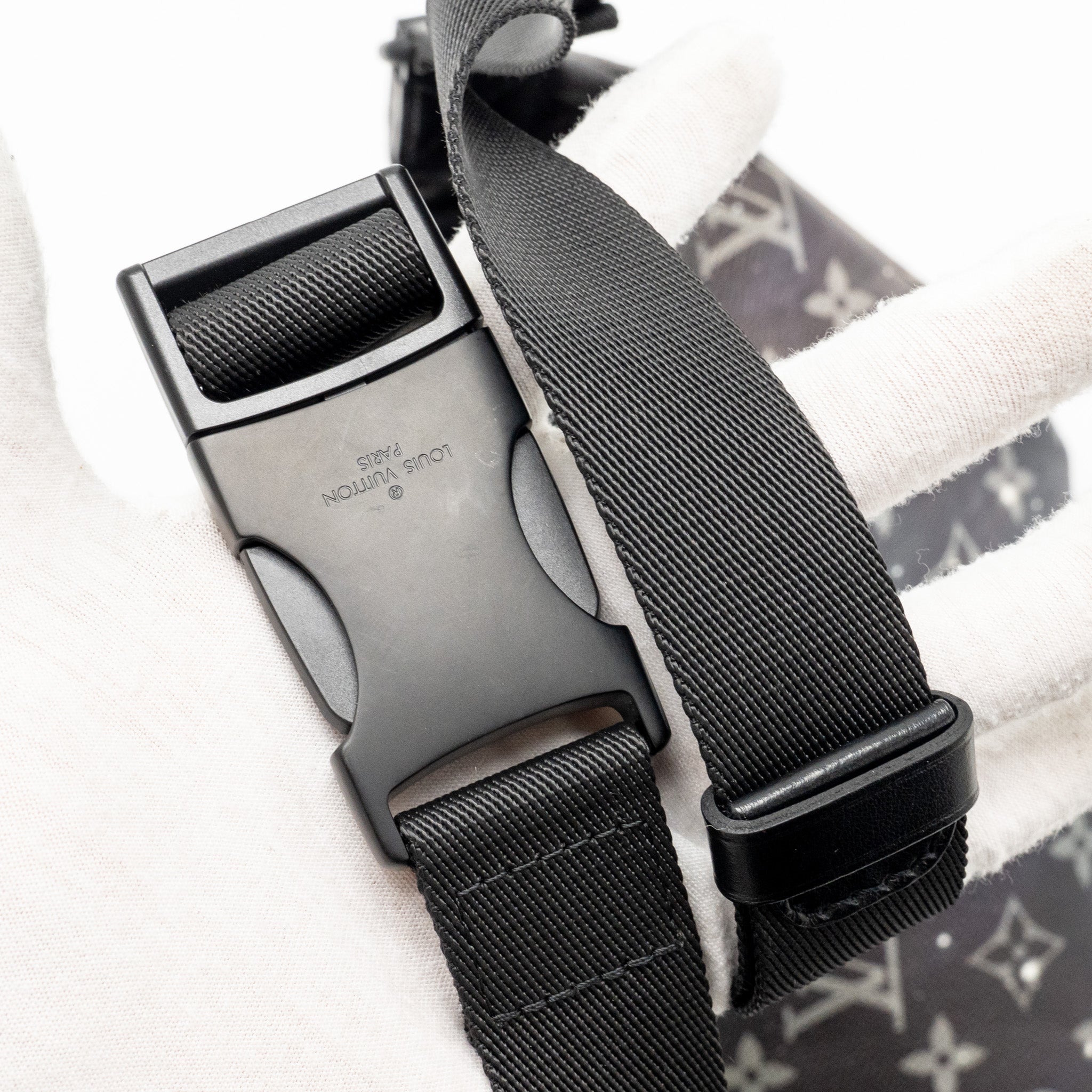 LOUIS VUITTON DISCOVERY BUM BAG MONOGRAM BLACK/ SILVER BLACK HARDWARE