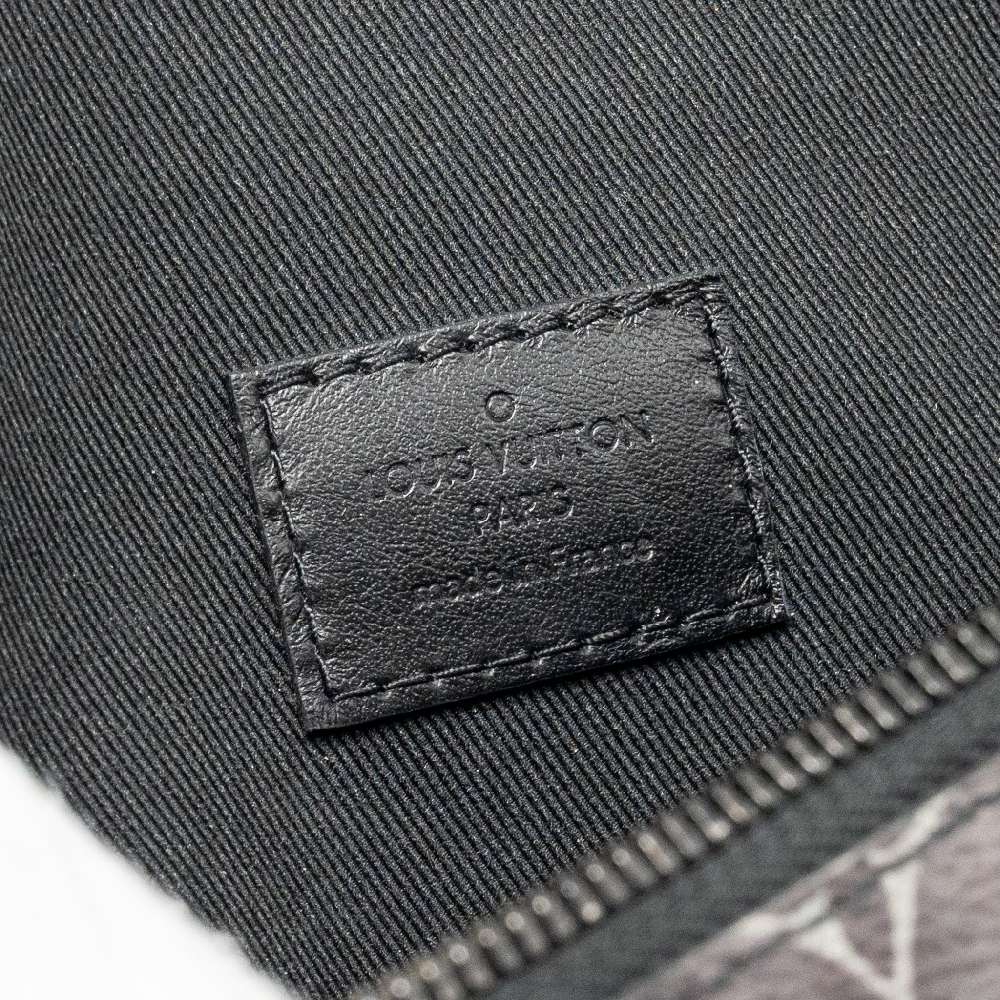 LOUIS VUITTON DISCOVERY BUM BAG MONOGRAM BLACK/ SILVER BLACK HARDWARE