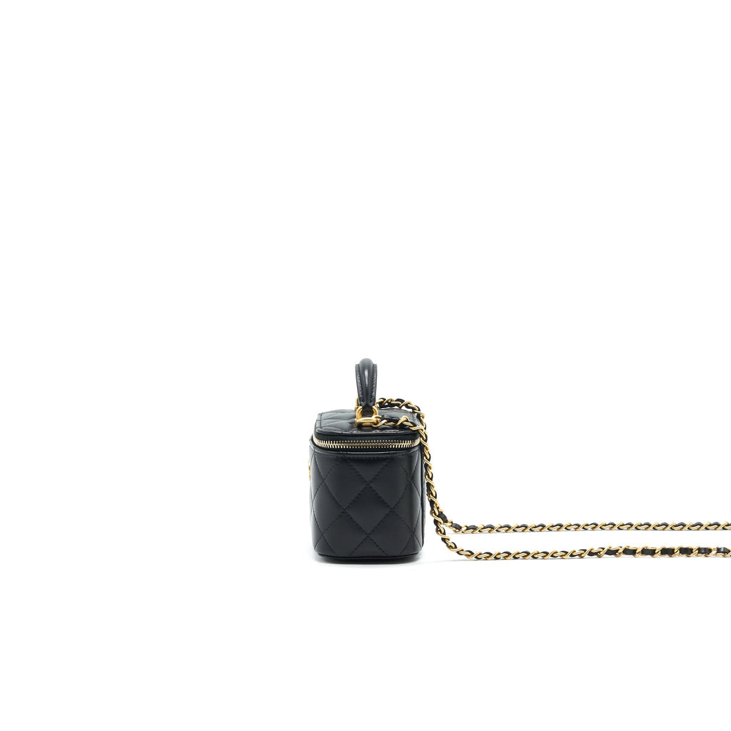 CHANEL 21A TOP HANDLE VANITY WITH CHAIN BLACK GHW
