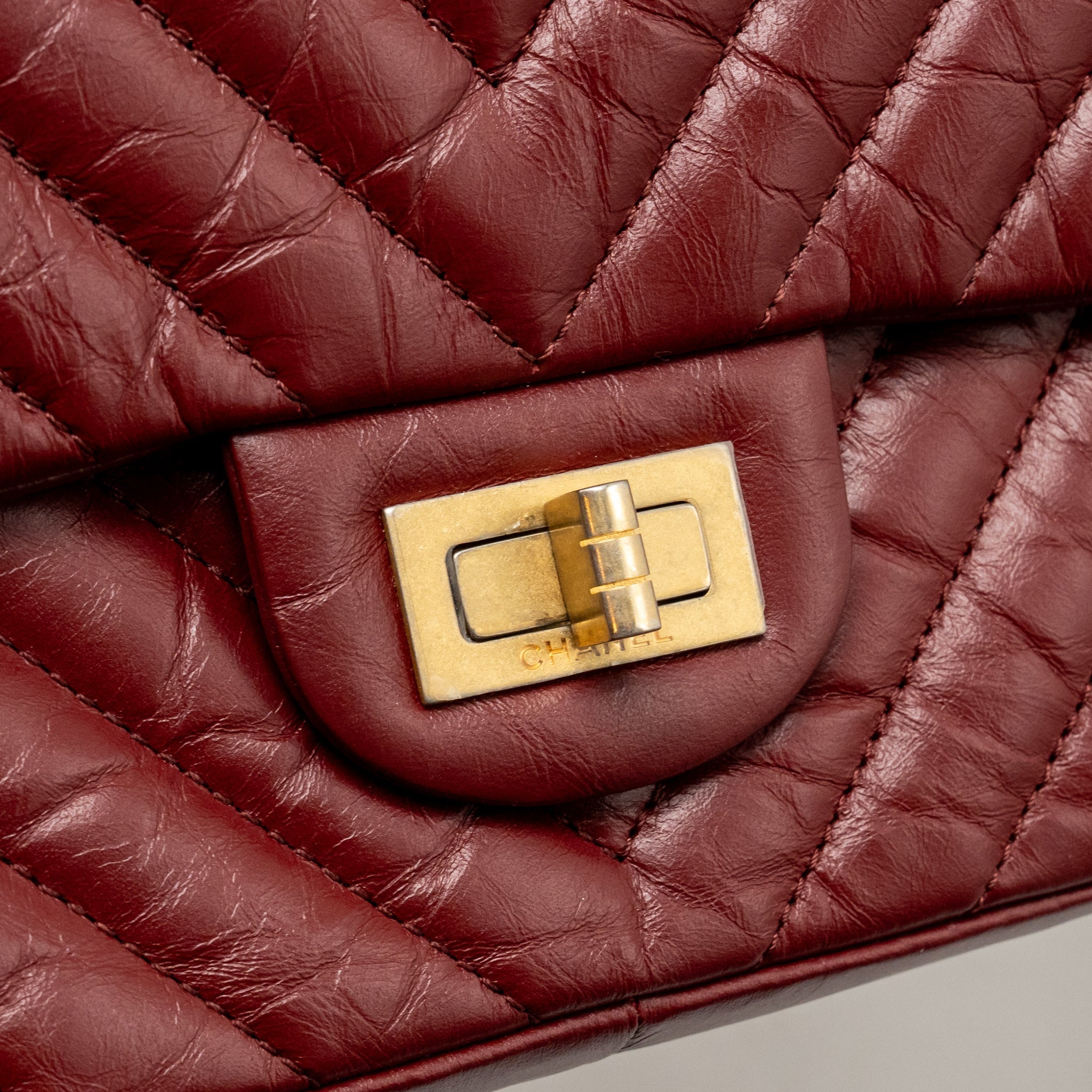 CHANEL 2.55 226 REISSUE DOUBLE FLAP BAG CHEVRON AGED CALFSKIN RED GHW