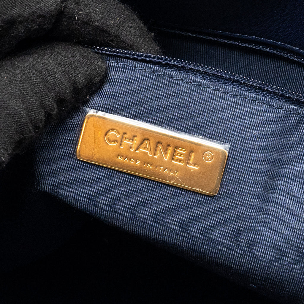 CHANEL MAXI 19 BAG GOATSKIN DARK BLUE MULTICOLOUR HARDWARE