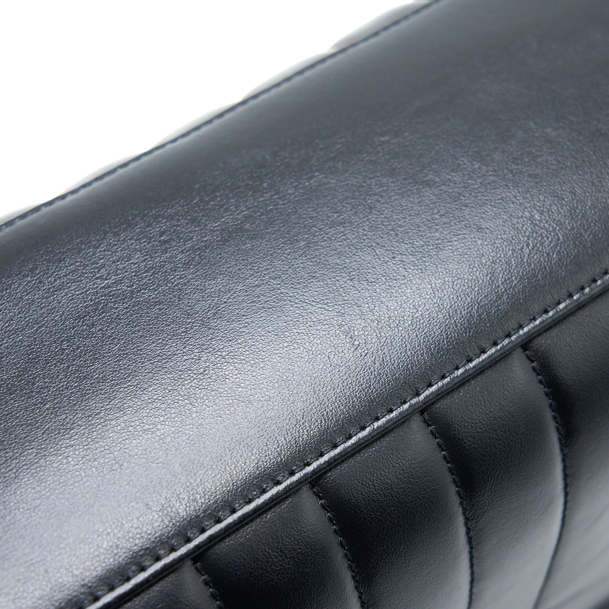 SAINT LAURENT / YSL MEDIUM LOULOU SHOULDER BAG CALFSKIN BLACK WITH BLACK HARDWARE