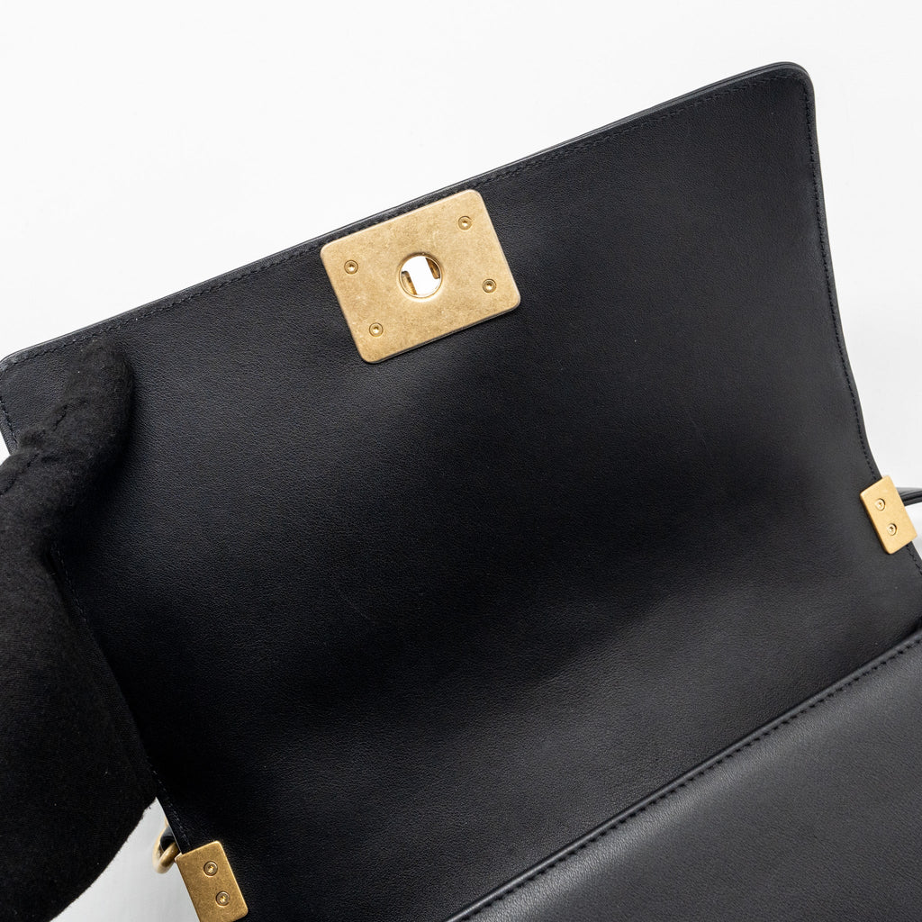 CHANEL MEDIUM BOY BAG SMOOTH CALFSKIN BLACK GHW