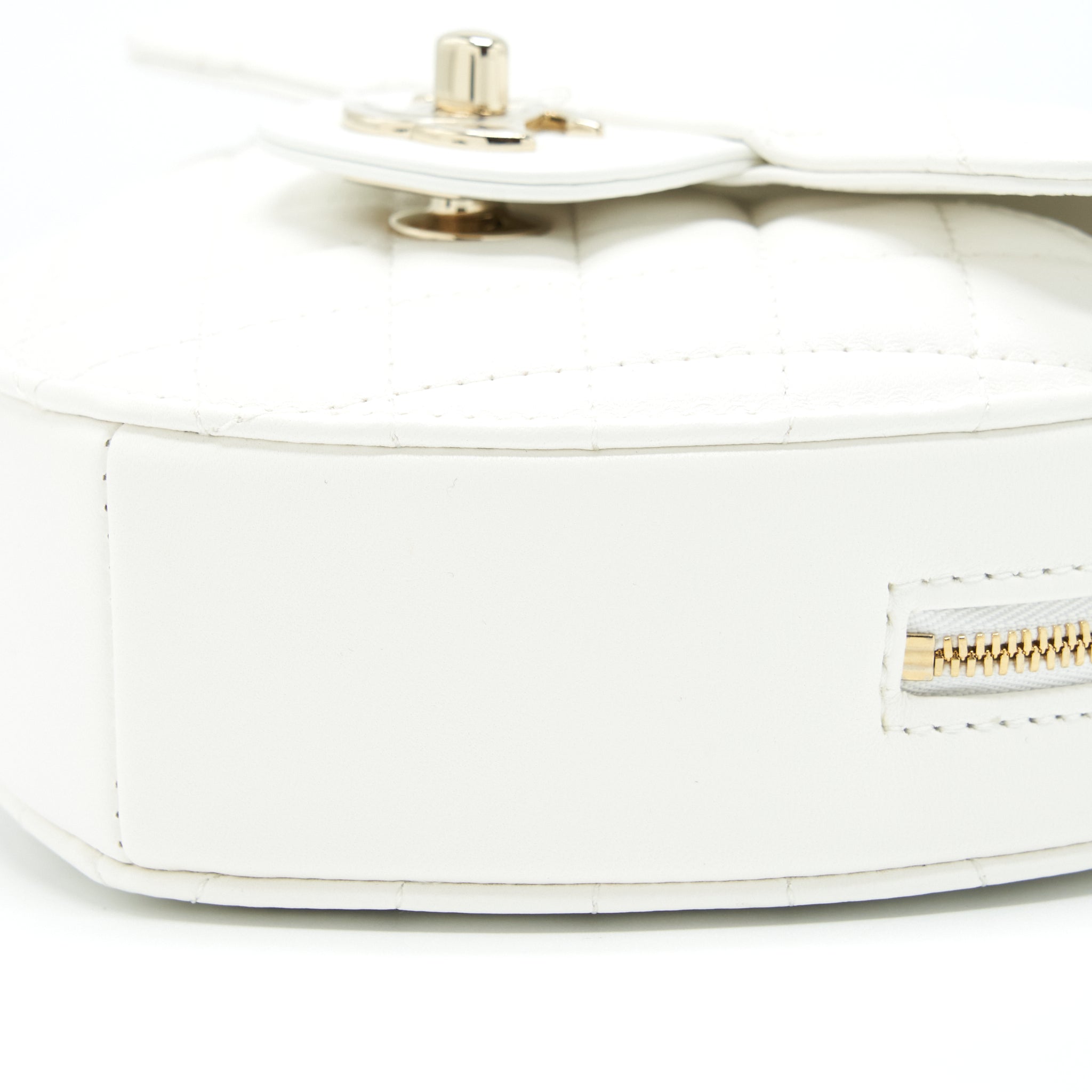 CHANEL 22S HEART BAG LAMBSKIN WHITE LGHW (MICROCHIP)