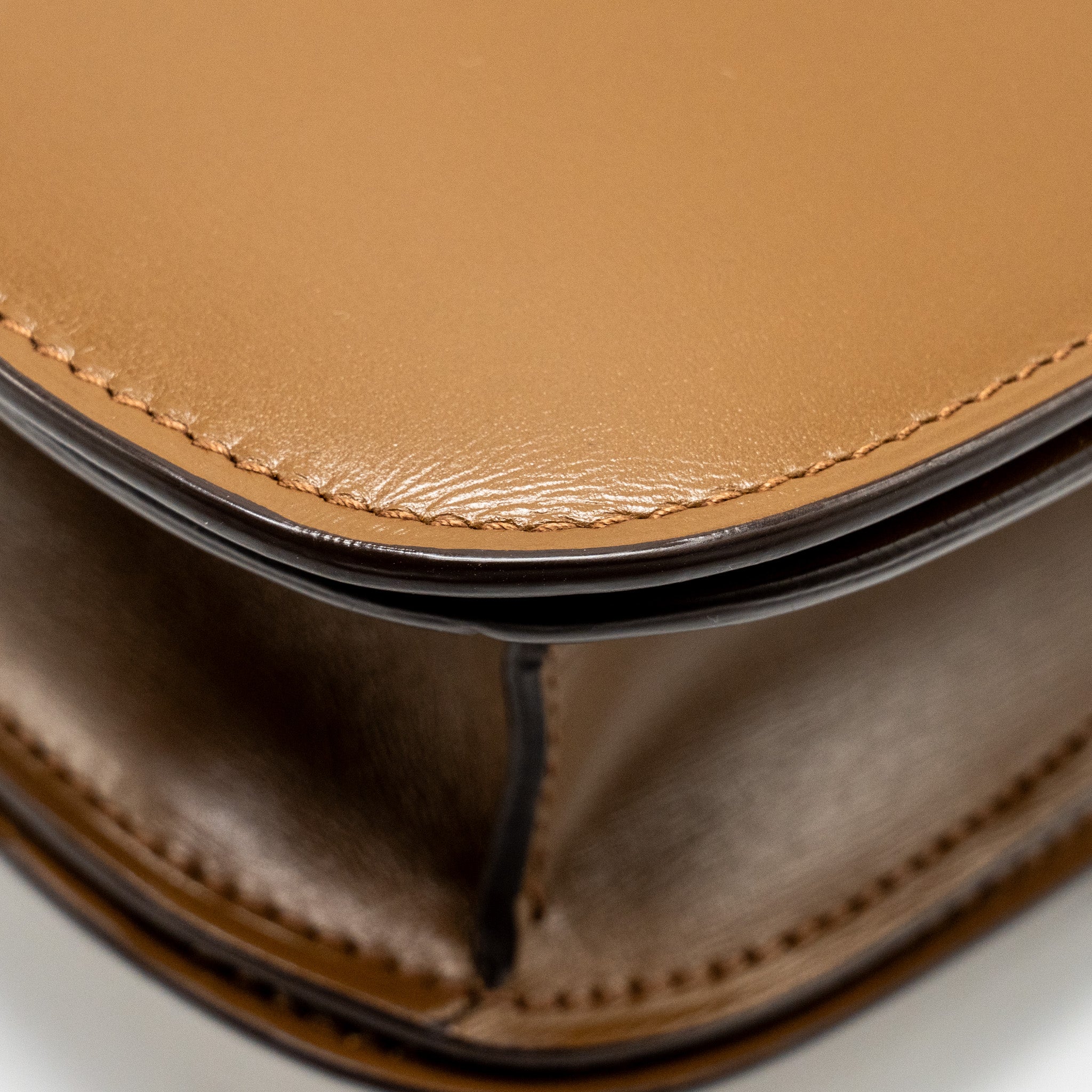CELINE MEDIUM CLASSIC BOX CALFSKIN CAMEL GHW