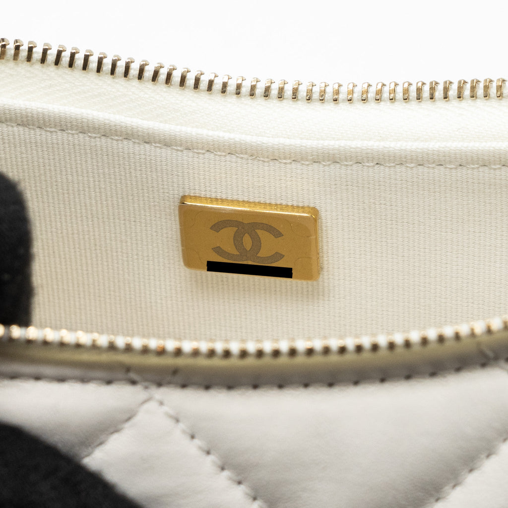 CHANEL 23K HOBO BAG CALFSKIN WHITE GHW (MICROCHIP)