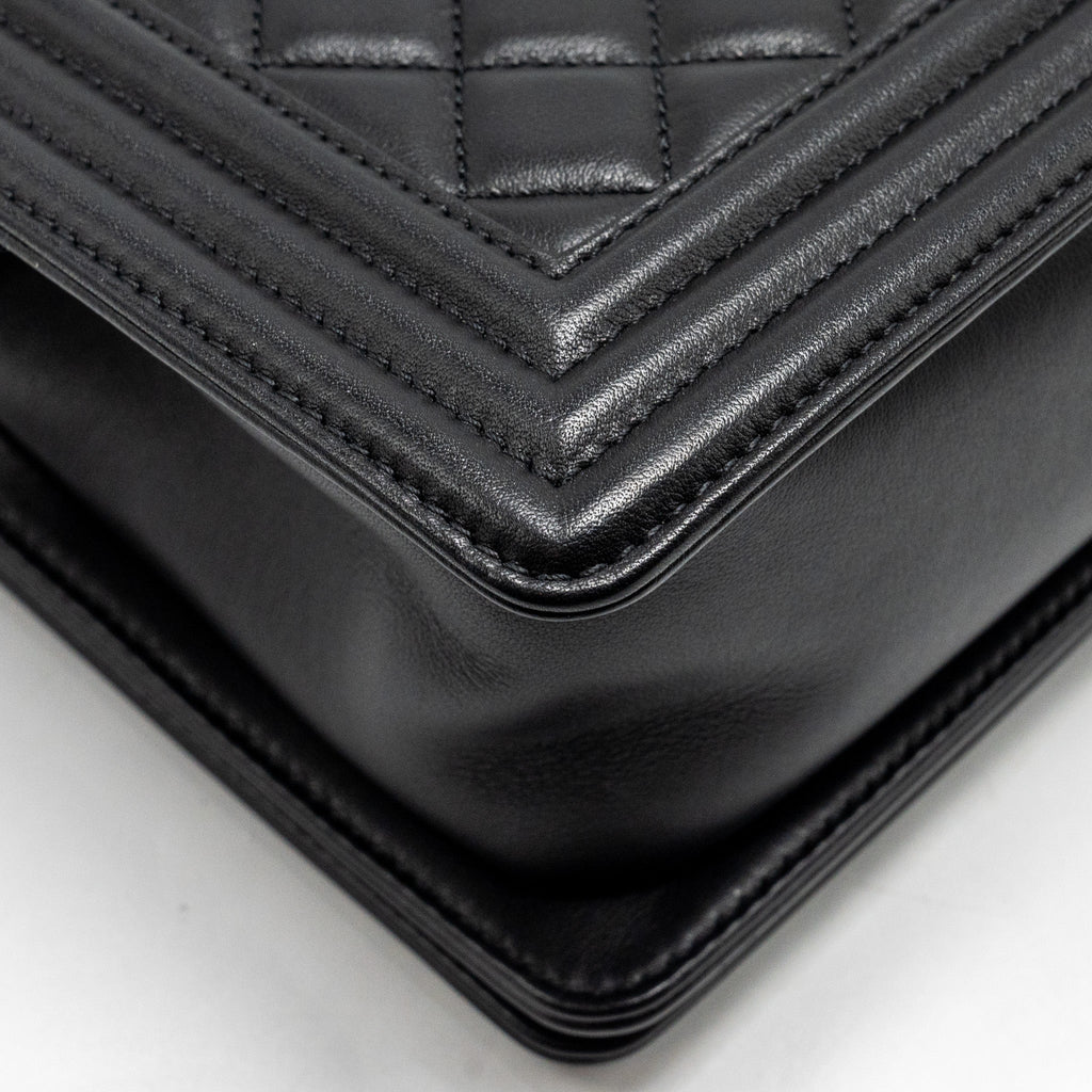 CHANEL MEDIUM BOY BAG CALFSKIN BLACK GHW