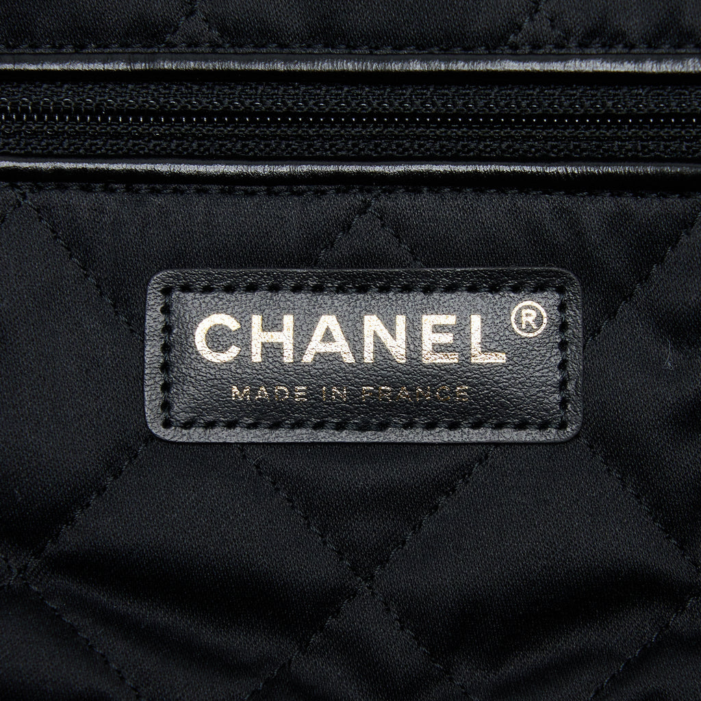 CHANEL MEDIUM 22 BAG GOLD LETTER SHINY CALFSKIN BLACK GHW (MICROCHIP)